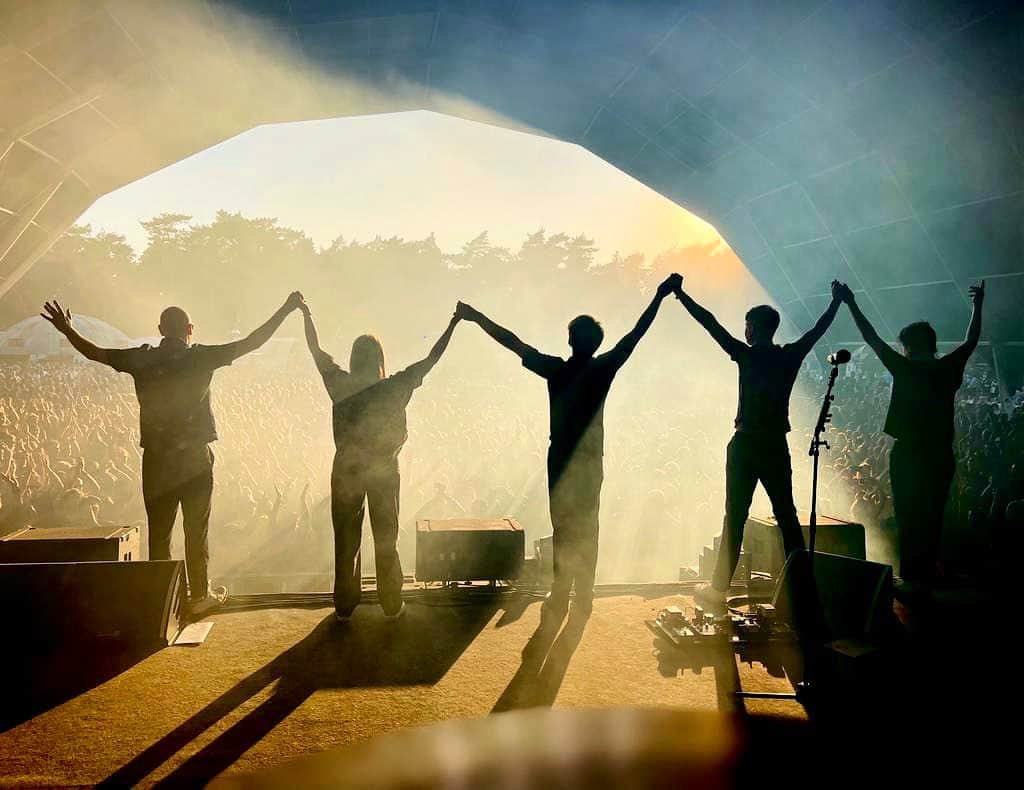 フランツ・フェルディナンドのインスタグラム：「Thanks @dauwpop. What a magnificent way to start the summer. AK 📸-@tasselldawson」