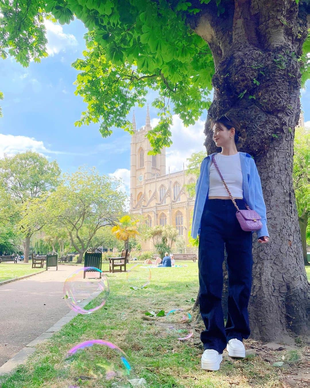 秋元玲奈のインスタグラム：「June might be the best time of the year in London ✨  #london #londonlife #halftermbreak」