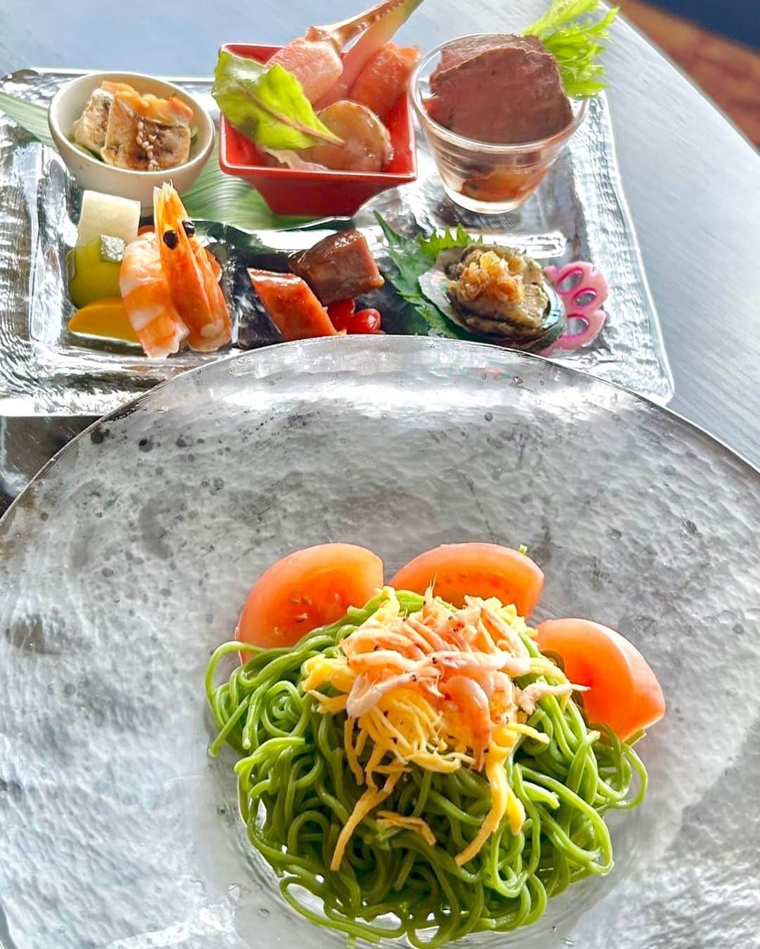 のインスタグラム：「・ 冷やし中華はじめました🌻  こちらは31階中国料理「カリュウ」でございます。  毎年大好評の「冷やし翡翠麺」、今年も始まりました！  6/1〜9/18期間限定でご用意しております。  皆様のご来店を心よりお待ち申し上げております。  #intercontinentalyokohamagrand#ヨコハマグランドインターコンチネンタルホテル#みなとみらい#みなとみらいホテル#横浜#横浜ホテル#中国料理#中国料理カリュウ#広東料理#モダンチャイニーズ#横浜ランチ#みなとみらいランチ#横浜ディナー#みなとみらいディナー#翡翠麺#冷やし翡翠麺#冷やし中華」