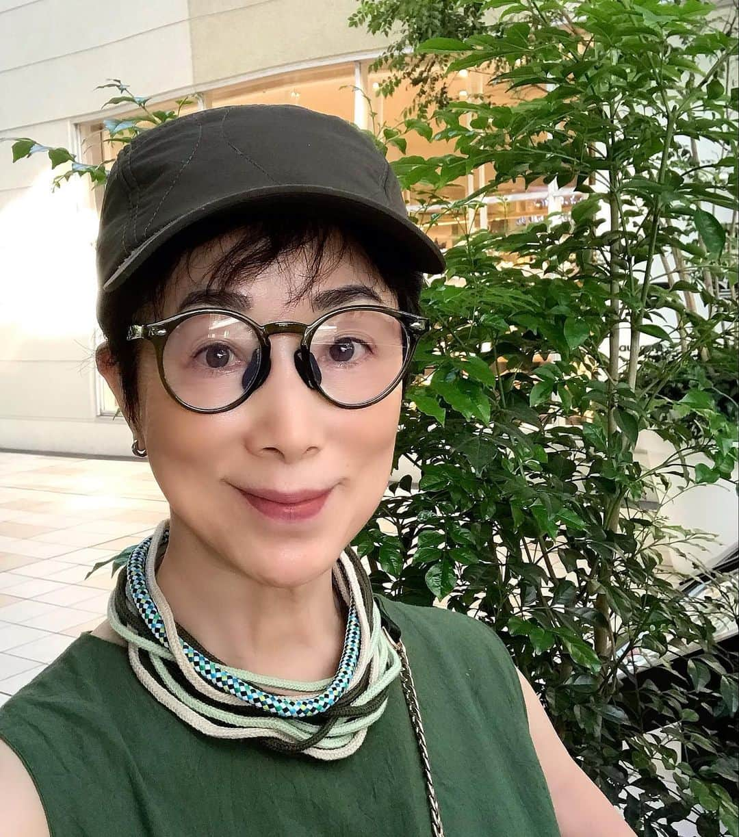 小川知子のインスタグラム：「今日は暑いくらいの日。  すごーく久しぶりに 大好物のつぶ貝のカレー🍛 凄く美味しいんですよ。 ご飯はタイ米で。  一日中洋服整理で疲れたー！  良い週末を😊  #つぶ貝カレー #洋服整理 #小川知子」