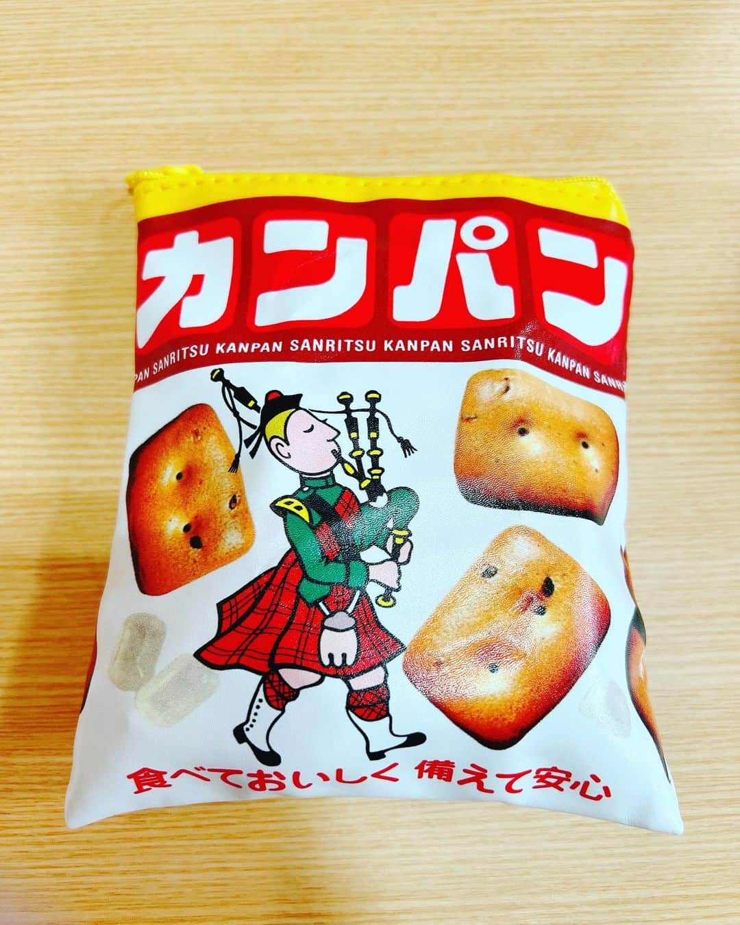 紺野ぶるまのインスタグラム：「ガチャガチャのやつ🥫🥫🥫🥫 カニパンが欲しかったのに〜！！！！🦀🦀🦀🦀🦀🦀🦀🦀🦀🦀🦀🦀🦀🦀」