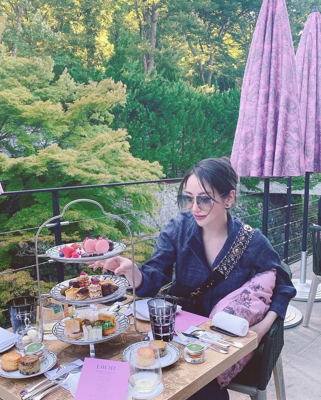 のインスタグラム：「Dior Afternoon Tea🐆🐘🦒🩷」