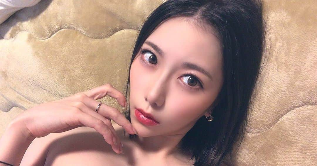 七海ティナのインスタグラム：「🥀  #japanesegirl #asiagirl #gravure#makeup  #七海蒂娜#日本的#粉我 #ショートヘア#黒髪#ボブ」