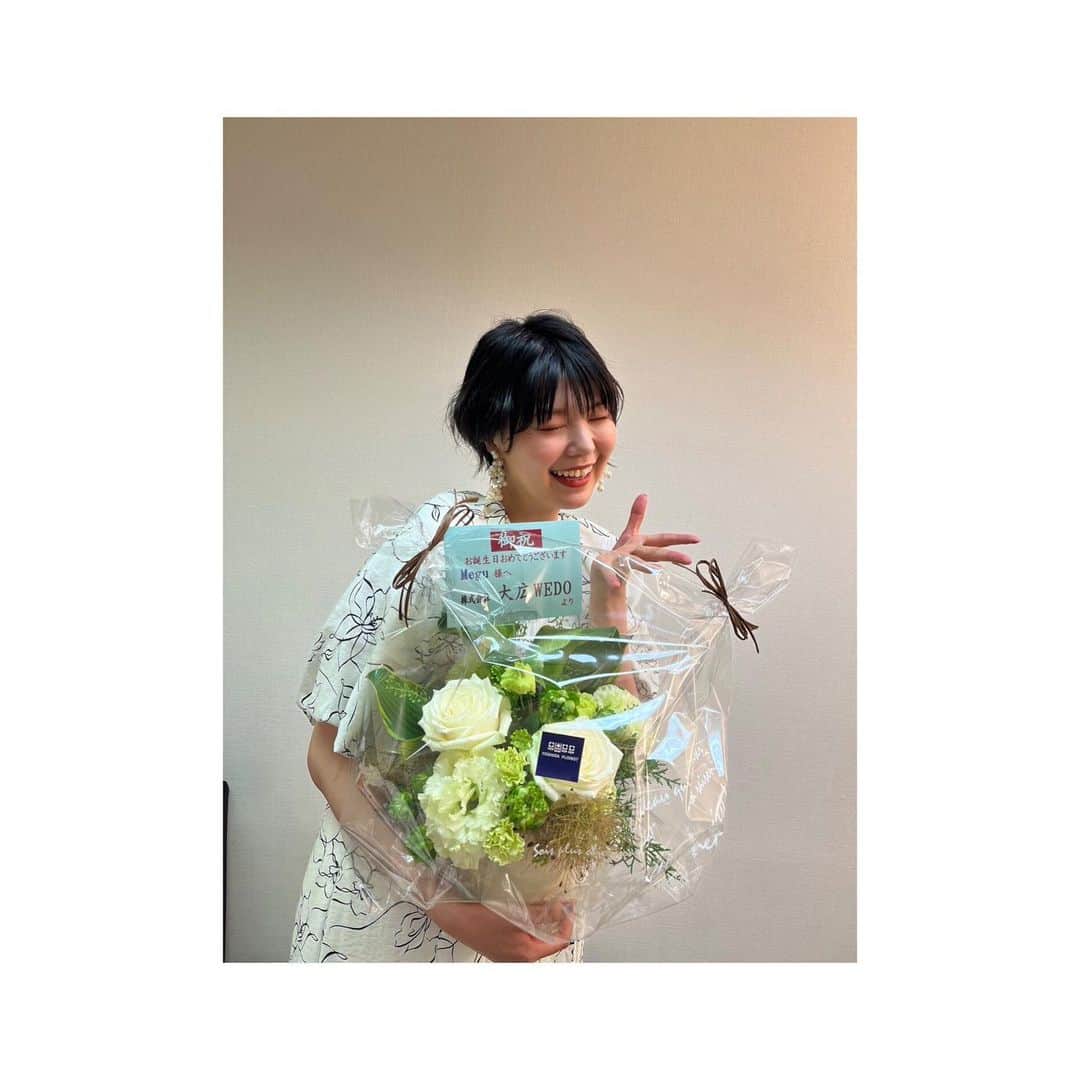 Megu さんのインスタグラム写真 - (Megu Instagram)「🎂6.3🎂  お誕生日でした💐  生誕祭来てくださった皆さま 本当にありがとうございます✨🥰  出演してくれたNegiccoちゃんたち ありがとう！🩷💛💙  サトウ食品さん、大広さん、 キッチンバルゲンさん、お花やバルーンを ありがとうございます💐🎈  #negicco」6月4日 10時10分 - megu_negicco