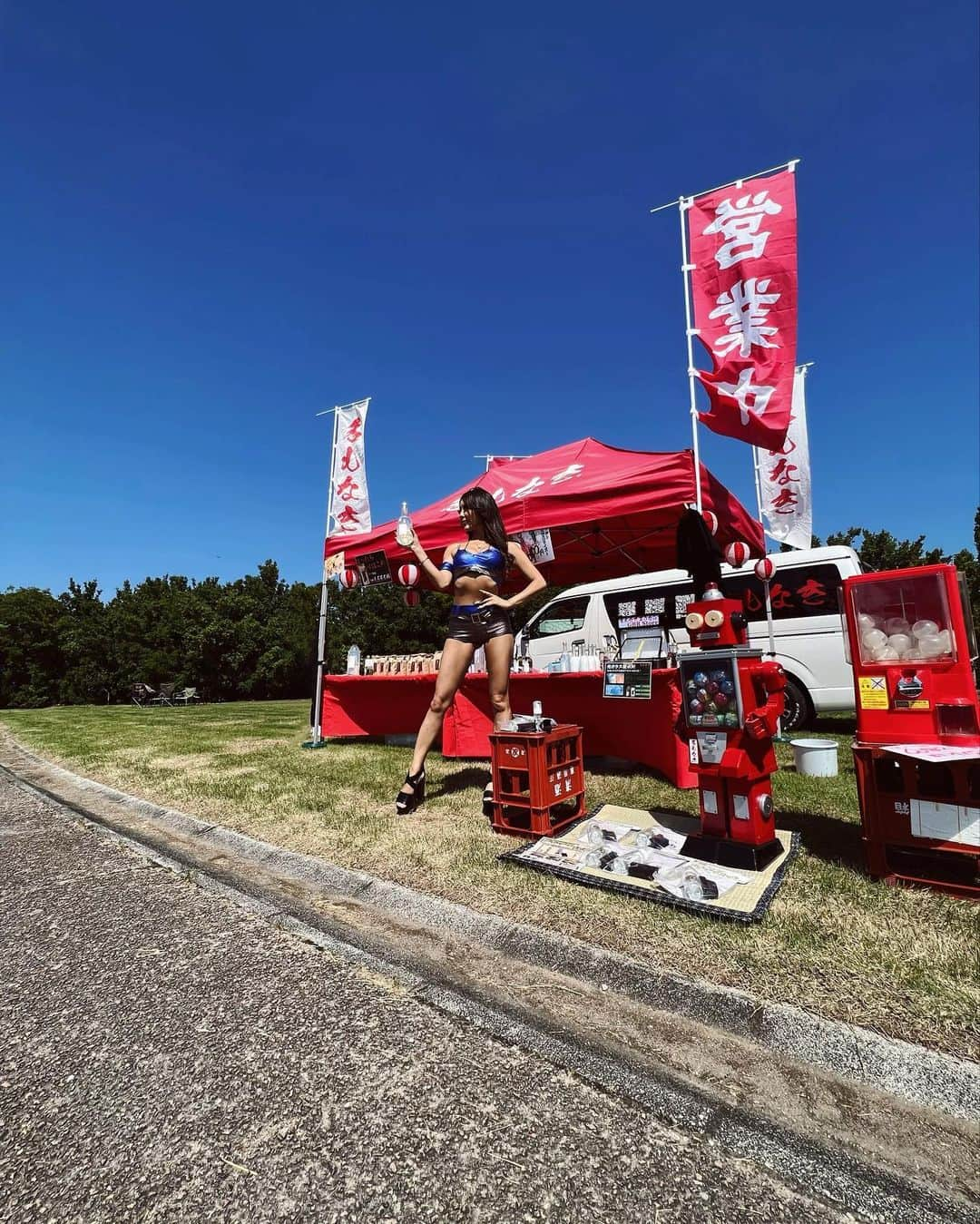 MIUさんのインスタグラム写真 - (MIUInstagram)「本日、富山県伏木万葉ふ頭緑地公園にて 10時から17時までLive Freeという野外イベント開催です♪  入場無料  ホットロッド、クラシックカー、ビンテージバイク、スケートボード、音楽、ファッション、フード、様々なカルチャーを盛り込んだイベントとなっています♪  車好きな方、音楽好きな方、バイクが好きな方、スケートボード好きな方、そして、子どもから大人まで幅広く楽しめるイベントです♪ また、伏木万葉ふ頭の景色よい、海と自然を体感しながら、休日を過ごせます♪ そして、オープンから各DJさんによる音楽♪ また、GR Garage富山新庄様のブースでは、カートに乗れちゃいます✨ぜひ🚗  名もなきブースでは、 撥水シャンプー、ただのシャンプー（弱アルカリ性）、水垢取り剤、コーティング剤、窓ガラス撥水剤、鉄粉除去剤、スニーカークリーナー、名もなきオリジナルTシャツなど販売しています♪お待ちしてます♪  #富山　#カーシャンプー　#カーケミカル　#スニーカーヘッズ #スニーカー #車」6月4日 10時04分 - miu_sakurai_official