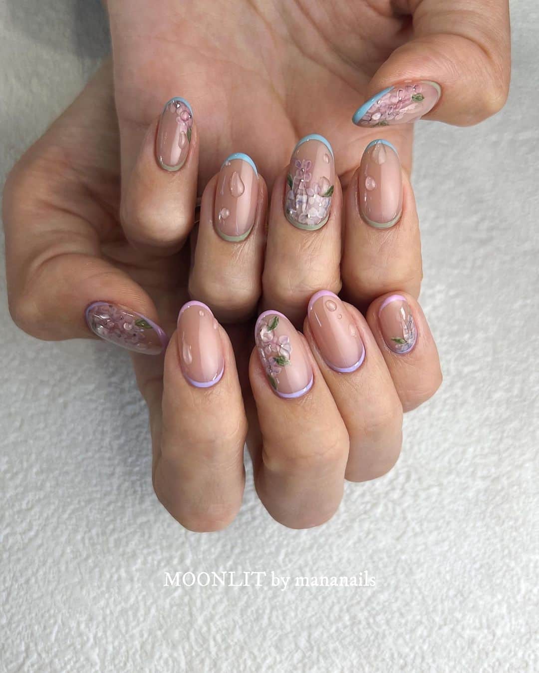 mananailsのインスタグラム：「hydrangea🪻 @miku_hayhap 今年も紫陽花ネイルおかわりしてくれました🩵 滴る水滴かわいい💧🤍  ☾120minオフ込み」