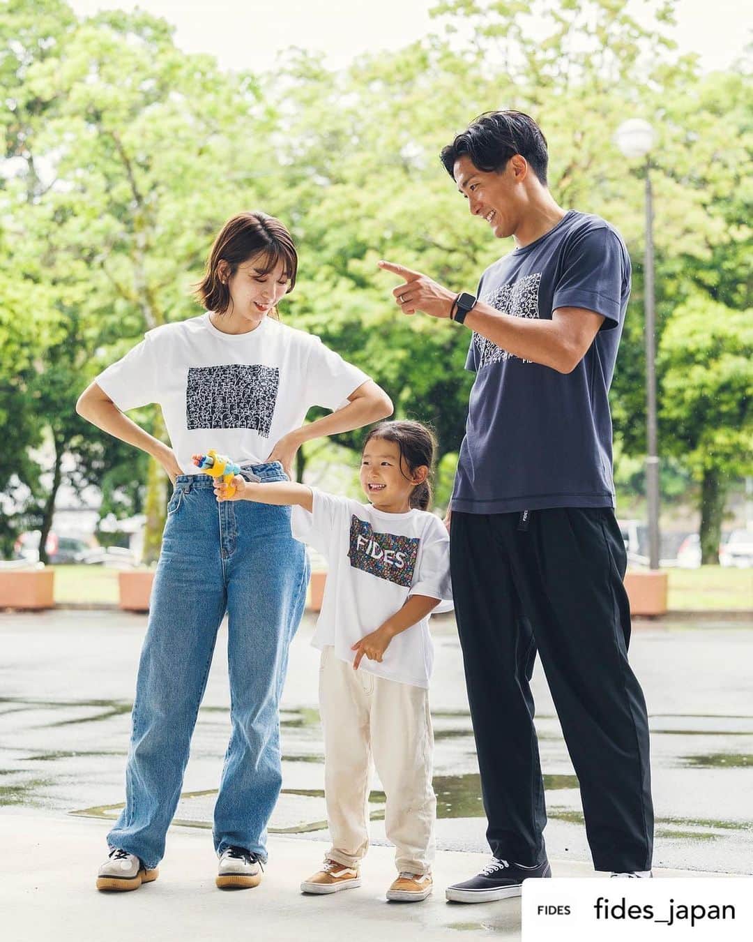 のインスタグラム：「. FIDES6周年記念アイテムのモデルには、このファミリーしかいない。そう思いオファーを出させていただきました。シーズン中にも関わらず快く協力してくれたチーム、そして都倉家族には感謝です。使いたい写真がいっぱい過ぎて困りました。商品の詳細はオフィシャルで。  Posted @withregram • @fides_japan . 【NEW ITEM】 6周年記念アイテム 第一弾 ⁡ FIDES 6周年を記念して、シンガポールを拠点に活躍するNikki YamaguchiさんデザインによるTシャツとiPhoneケースを販売いたします。  6月6日(火)にそごう横浜店にて先行販売、福岡店頭・WEBは6月10日(土)に発売いたします。 アイテムの発表に際して特別なビジュアルも制作しました。 今回の着用モデルはJリーグ V・ファーレン長崎の都倉賢選手、そして都倉選手のご家族にもご協力していただきました。 本商品は初回生産限定として、再生産はございません。 ⁡ ■Nikki Yamaguchi 子役、女優、レポーターとして活動し、王様のブランチやウルルン滞在記、夢の扉、世界ふしぎ発見などの数々の番組でレポーターを務める。2011 年より、シンガポールに移住し、6児の母として慌しい生活をおくりながら、現在はシンガポールを拠点にアーティストとして活動。シンガポールの歴史ある絵画のコンテスト、2022 UOB シンガポール ペインティング オブ ザ イヤー受賞。  @nikki.yamaguchi_art  @nikkinonikki  ⁡ 2022 UOB Painting of the Year Award  https://www.uobgroup.com/uobandart/uncovering-talent/painting-of-the-year/artists-studio.html?linkId=100000129621621 ⁡ ⁡ ・6th ANNIVERSARY S/S Designed by Nikki Yamaguchi COLOR WHITE/CHARCOAL SIZE  XS/S/M/L/XL PRICE 13,200 YEN(IN TAX) ⁡ ・6th ANNIVERSARY S/S KIDS Designed by Nikki Yamaguchi COLOR WHITE SIZE  90/100/110/130/150 PRICE 5,500 YEN(IN TAX) ⁡ ・6th ANNIVERSARY LOGO I PHONE CASE Designed by Nikki Yamaguchi 対応機種  7/8 , 12/12pro , 13/14 , 14pro PRICE 4,400 YEN(IN TAX) ⁡ ⁡ ■発売日 そごう横浜店：6月6日(火) 福岡店頭・WEB：6月10日(土) ＊WEBは11:00にリリースいたします。 ＊本商品の追加生産はございません。 ⁡ ■FIDES POP UP STORE 期間：6/6(火) - 6/12(月) 場所：そごう横浜店 5F ⁡ 〒220-8510 神奈川県横浜市西区高島2-18-1 営業時間：10:00〜20:00 https://www.sogo-seibu.jp/yokohama/ ⁡ ⁡ お問い合わせ TEL： 092–707-2664 MAIL：info@fidesjapan.com 営業時間　12:00 - 19:00 ⁡ OFFICIAL WEB SITE ▶︎ https://fidesjapan.com/   @tokuraken @moemurakami_  #FIDES #FIDESGOLF  #FIDESJAPAN #FUKUOKA ⁡」