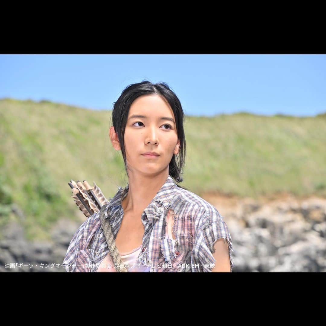 小貫莉奈さんのインスタグラム写真 - (小貫莉奈Instagram)「【情報解禁】 映画『仮面ライダーギーツ』に #仮面ライダーロポ も参戦させていただきます🐺️  まさか劇場版で復活できるとは、、！  また我那覇冴を演じられることができて、とても嬉しいです✨ テレビシリーズでは、家族を守るために戦ったロポちゃん。映画ではどんな活躍を見せてくれるのかお楽しみに☺️  そして、なんだかワイルドな姿をしていますが、何があったのでしょうか...。  映画は、7月28日(金)公開です！今後の続報にもご注目ください️！  #仮面ライダーギーツ #我那覇冴 #仮面ライダーロポ」6月4日 10時18分 - rina_onuki0529