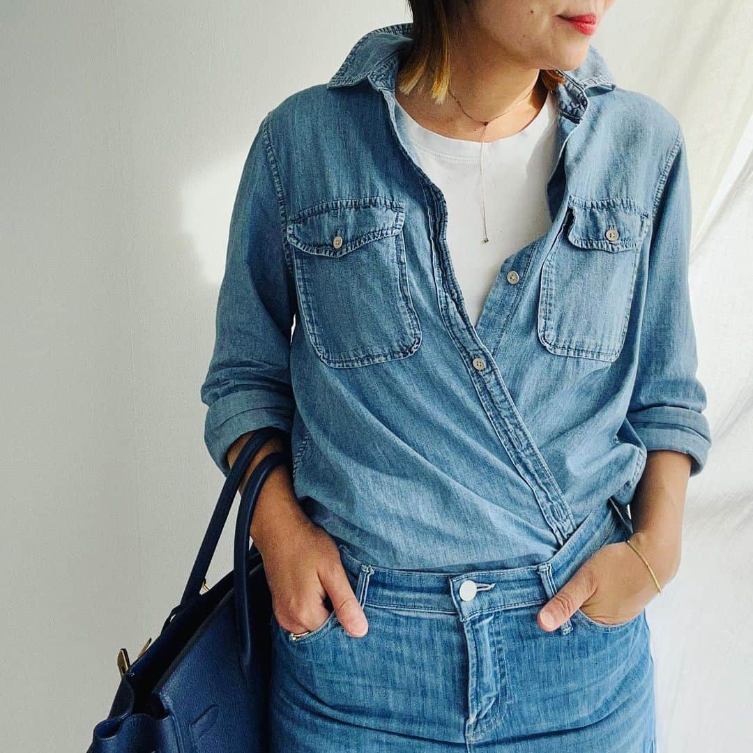 望月律子さんのインスタグラム写真 - (望月律子Instagram)「👖Denim on Denim👖 いつものシャツ、いつものスカート。 カシュクール風にインにしてね。 #デニムonデニム #永遠の定番です #安定の #好きは #マイベーシック #👕👖」6月4日 10時22分 - ritsukomochizuki