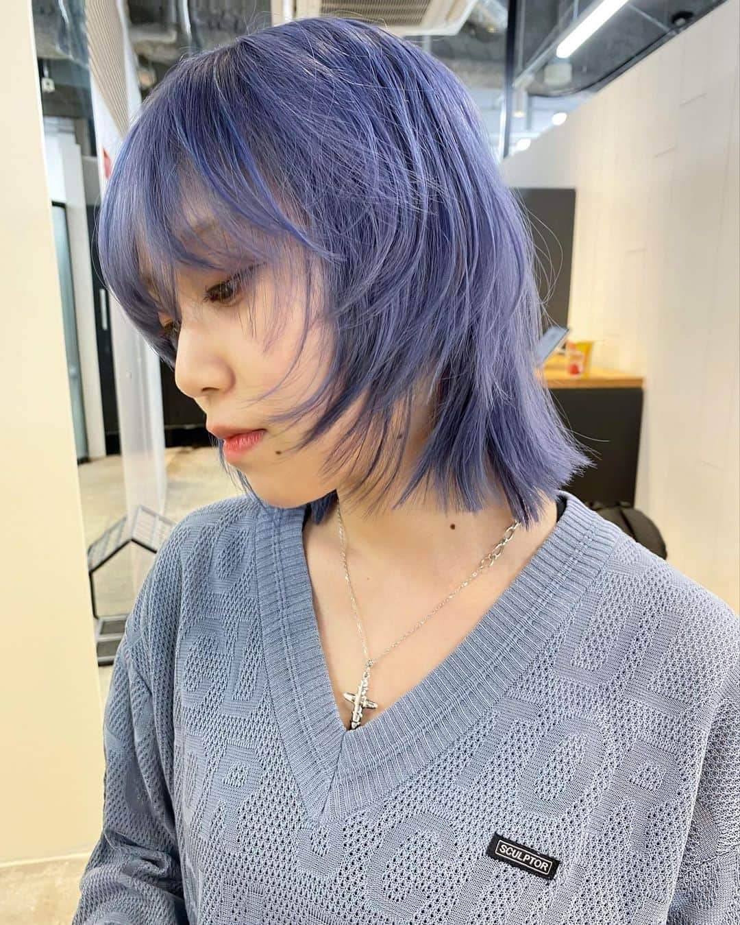 きぬがわひかるさんのインスタグラム写真 - (きぬがわひかるInstagram)「bleach工程→  〝Blue lavender〟  短めのレングスでより切り込んだレイヤーを入れています✔︎  新しいレシピだったけど可愛い色味です🙌🏻」6月4日 10時24分 - hikaru.kinugawa