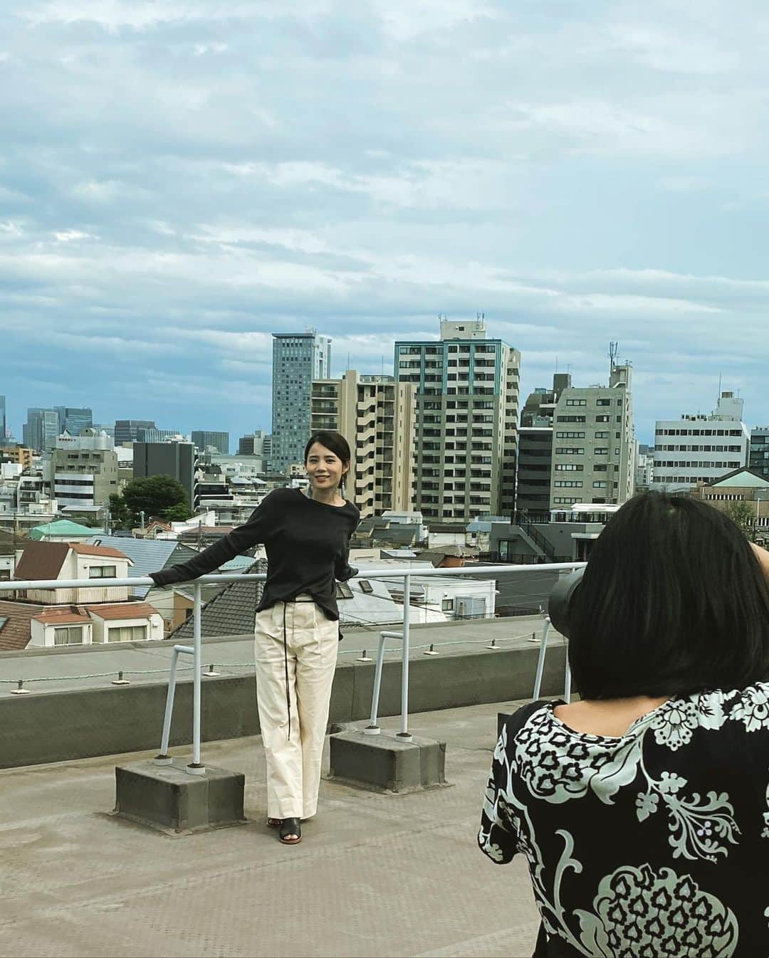 鈴木涼美さんのインスタグラム写真 - (鈴木涼美Instagram)「新刊『浮き身』のインタビューで新潮社屋上へ。6／29発売です。」6月4日 10時35分 - suzumisuzuki