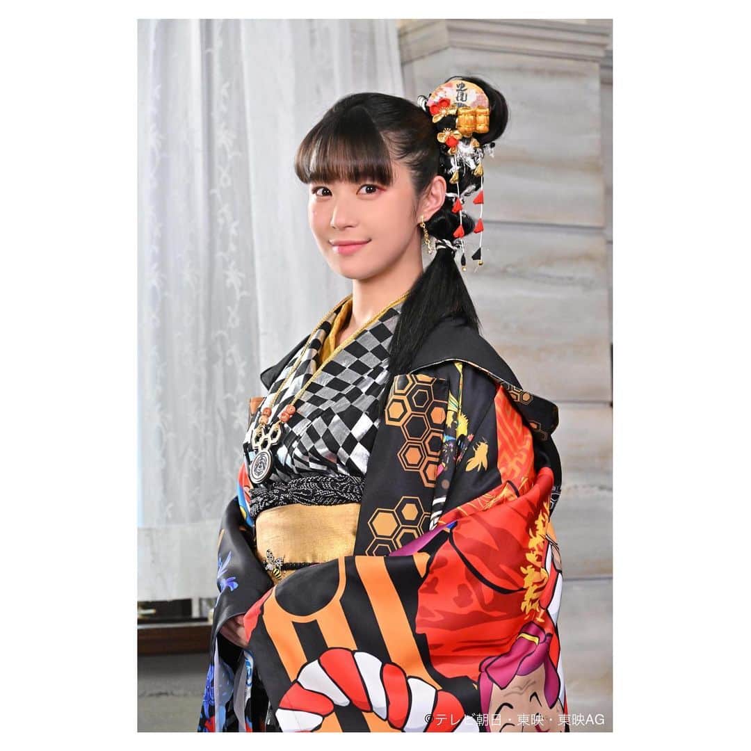 加村真美さんのインスタグラム写真 - (加村真美Instagram)「「王様戦隊キングオージャー」ご覧になられましたか👑？？ 本日放送された第14話より、カグラギ・ディボウスキの妹 スズメ・ディボウスキ役として出演させていただきます！  来週からもよろしくお願いします🐝  #スズメ・ディボウスキ #スズメディボウスキ #トウフ国 #王様戦隊キングオージャー #キングオージャー #加村真美」6月4日 10時46分 - kamura_mami