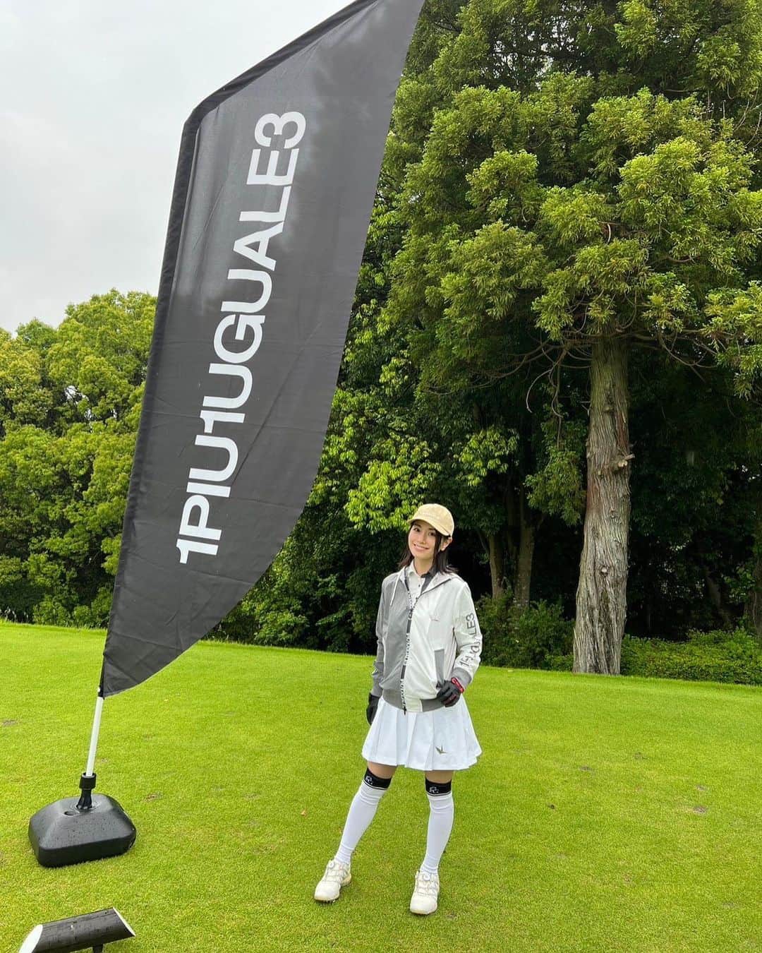 寺田有希のインスタグラム：「今年も参加させていただきました！！⛳️  1piu1uguale3 ウノピゥ ゴルフ コンぺ！！！✨ @1piu1uguale3_golf  @1piu1uguale3_official   もう、何回目だろう？ お声がけいただけて、本当に光栄です🙏✨  今年は、あいにくの雨☔️ それはもう、結構な量が……😂  でも、参加者の皆さんみんな笑顔だった！ 大変そうにしながらも、 過酷な状況を楽しみながらプレーされていて、 さすがウノピゥファンの皆さんは いい方たちばかりだなと思いました☺️✨  メンバーにも恵まれ、 楽しいゴルフだったー！！！！⛳️  また参加できますように！  なお、 スコアは聞かないで下さい☺️✨ これも例年通りです☺️✨笑  #1piu1uguale3 #1piu1uguale3golf #ゴルフ女子 #ゴルフコーデ #ゴルフコンペ #寺田有希 #teradayuki」