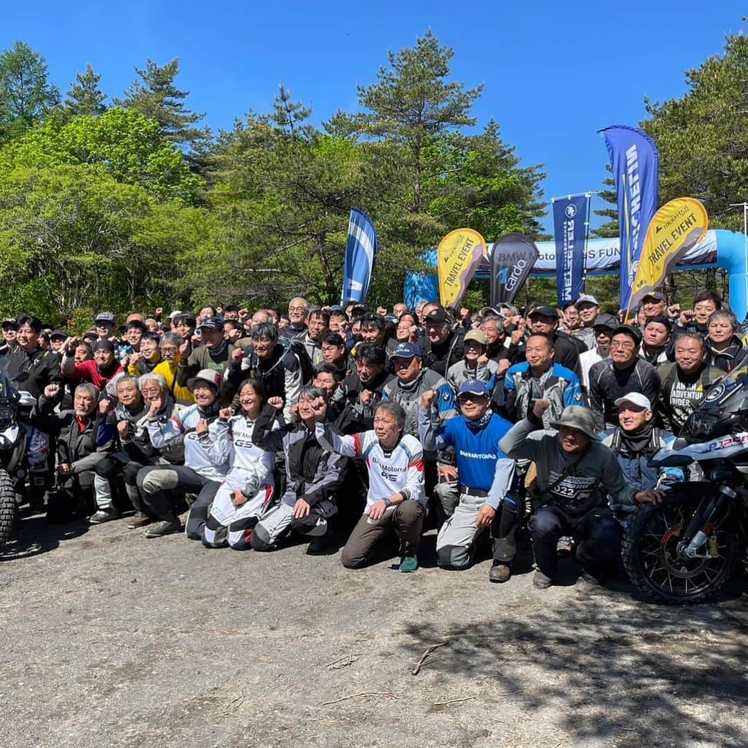 原田哲也のインスタグラム：「BMW Motorrad GS FAN RIDE 天気最高！ オフロード楽しんでます。 #araihelmet #dainese #michelinmotorcycle #bmwmotorrad #bmwgs1250 #アサマレースウェイ」