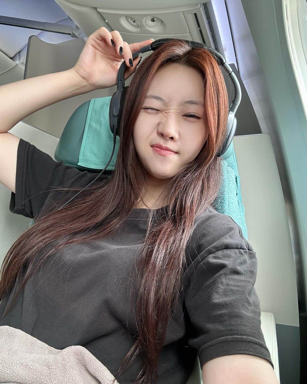 ジユルのインスタグラム：「누구 때문에 이마샷에 꽂혀..ㅆ..고 식사 5끼 하다보니 스페인 바다가 보였다  Hi Spain」
