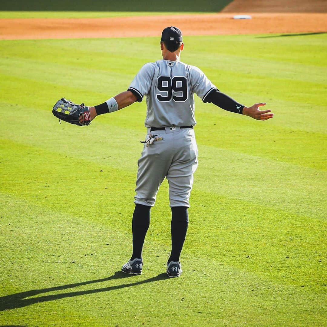 ニューヨーク・ヤンキースさんのインスタグラム写真 - (ニューヨーク・ヤンキースInstagram)「Running through a wall 😤」6月4日 11時11分 - yankees