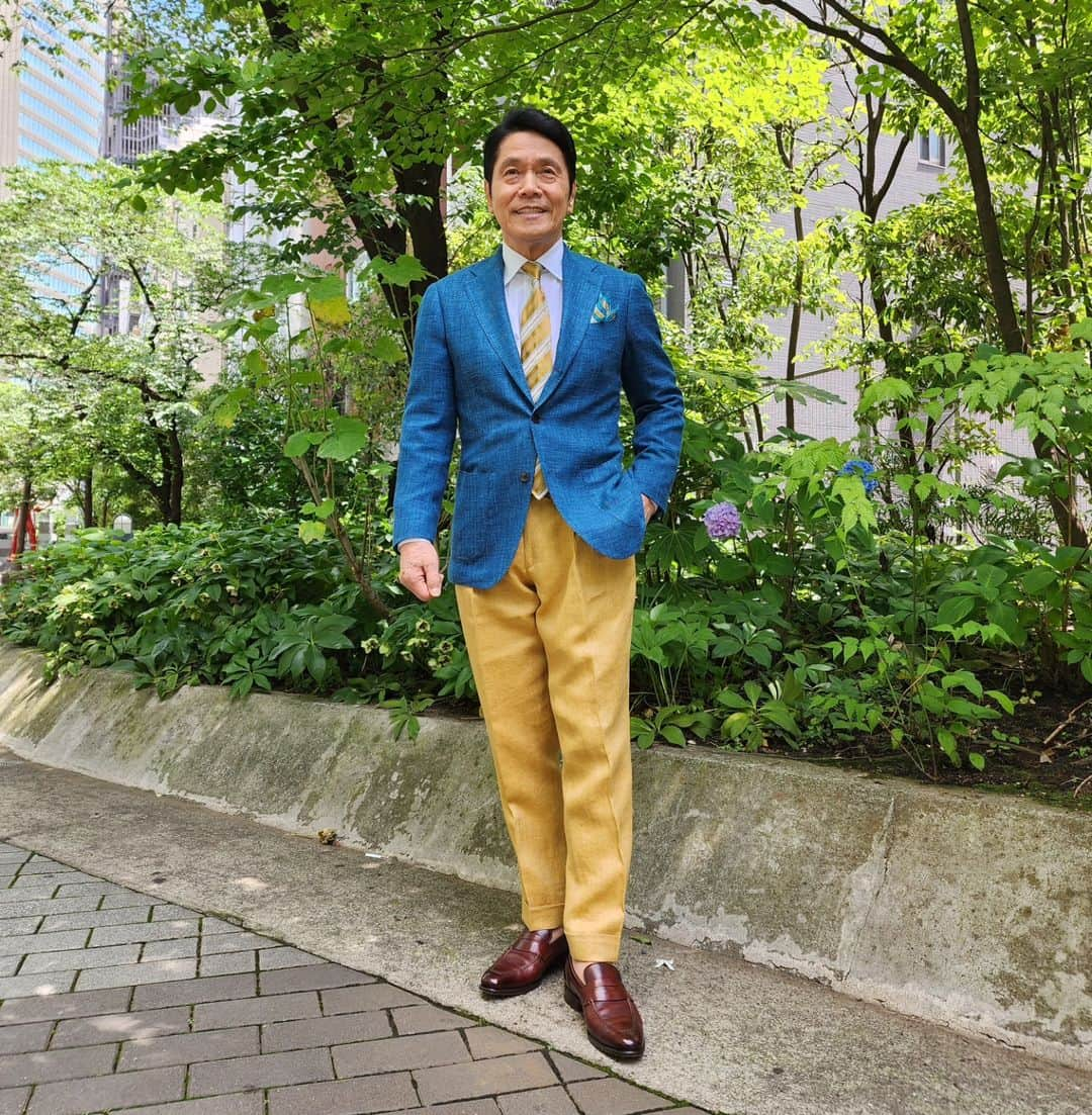 峰竜太のインスタグラム：「#アッコにおまかせ #jacket #brilla #shirt #yamatoyashirt #tie #attovannucci #pants #berwichpants #shoes #santoni」