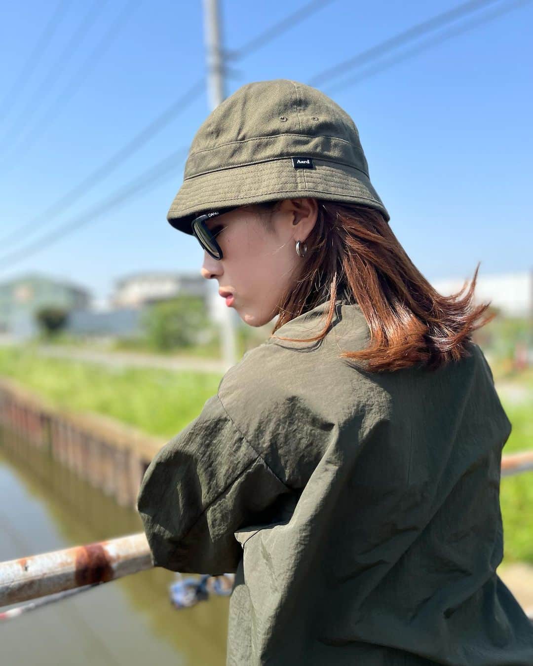 岡田万里奈のインスタグラム：「. . . . 変な水路で魚探してる写真。笑 （鯉いた） . 東京で水路ってあまり聞かないけど、 地方の水路は夢がありますよね！ YouTubeとか見てると、トラウトとか こんなとこにいるの？って場所で釣れる。 . 水路巡りの旅に出掛けようかなw 魚のいる水路知っていたら教えてください🤔 . . . #水路 #水路マニア #釣り #釣りスタグラム  #釣り女子 #釣りガール #釣り人 #釣りアパレル #釣りファッション  #釣りコーデ #fishingislife #fishingtime #fishingrally  #fishingapparel #fishinglifestyle #fashion #fationstyle #ladyangler」