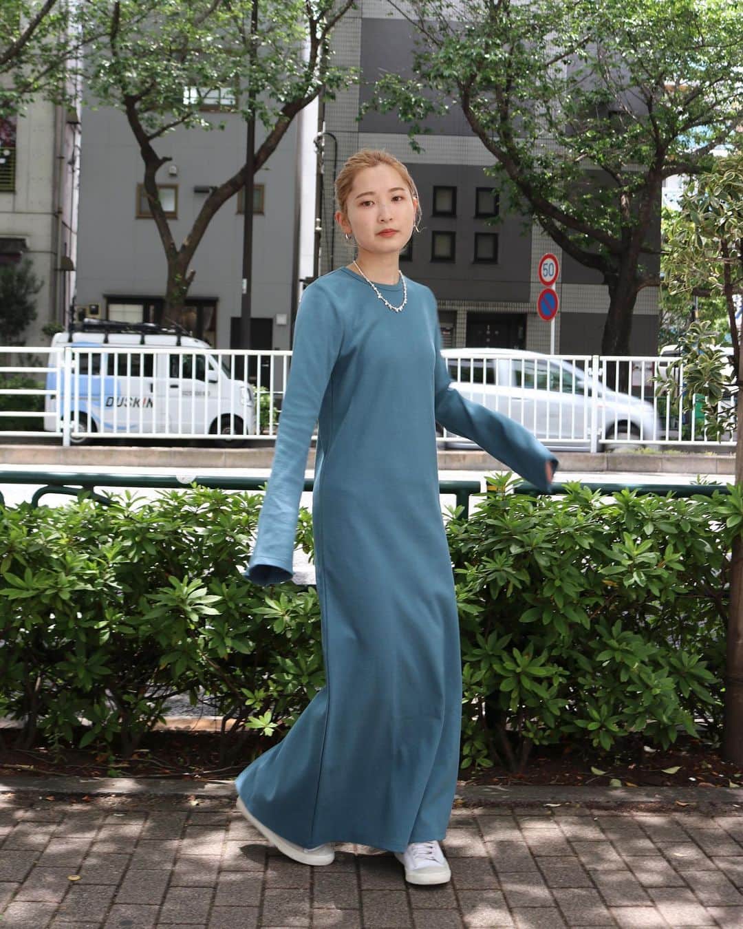 Ungrid staff snapのインスタグラム：「秋のWEB限定アイテムの予約がスタート🍂  さらにZOZOTOWNではクーポン配布中♩ 6.4(sun) 0:00-23:59  #フレアスリーブテレコフィットワンピース ¥9,900(tax in) ブラック/ ブルー / ブラウン  @suzuka_akimoto_ 155cm @satomi_shimazu_ 161cm  今期新色を追加してイチオシのフィットワンピースが登場！ 裾にかけて程よく広がったフレア感が旬なデザイン。フレアスリーブにすることで女性らしい抜け感を演出します😌シティライクなアイテムですが、カジュアルなテレコ素材を使用し、Ungridらしいアイテムに仕上げました。  ___________________________________ 下記 アカウントTOPページリンクより 各サイトをご覧下さい🔗  RUNWAY channel▶︎ @ungrid_official ZOZOTOWN▶︎ @ungrid_staffsnap  #Ungrid #ungrid_official #ungridコーデ #アングリッド #カジュアルコーデ #カジュアル #シンプル #シンプルコーデ #ワンピース #ワンピ」