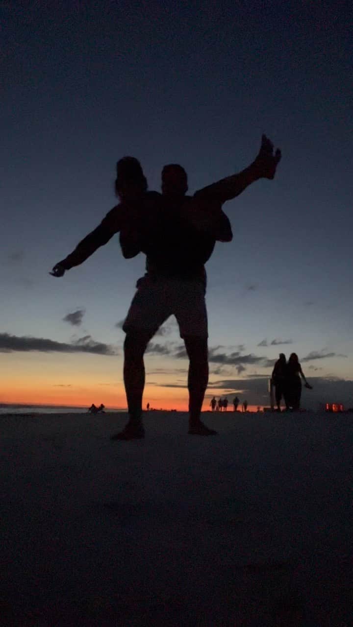 Chelsea Houskaのインスタグラム：「Woweeeee I’m grateful 🌅」