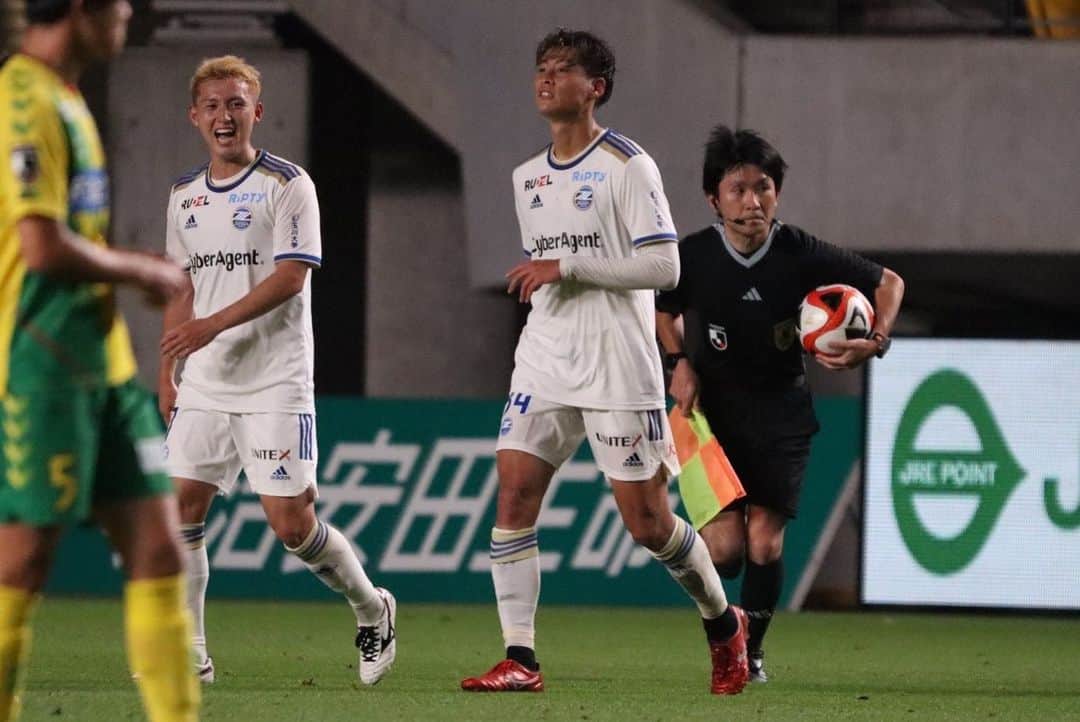 藤原優大さんのインスタグラム写真 - (藤原優大Instagram)「・ 90分間ピッチに立っての勝利が久しぶりで 心の底から嬉しかったし今年1の疲労も吹き飛びました。 そしてミンギュの隣はいつも通り安心感がありました😌 助けられてます。 @j.mingyu99   @fcmachidazelvia  @mizuno_football_jp  #町田ゼルビア  #34」6月4日 11時55分 - yudai_fujiwara.34