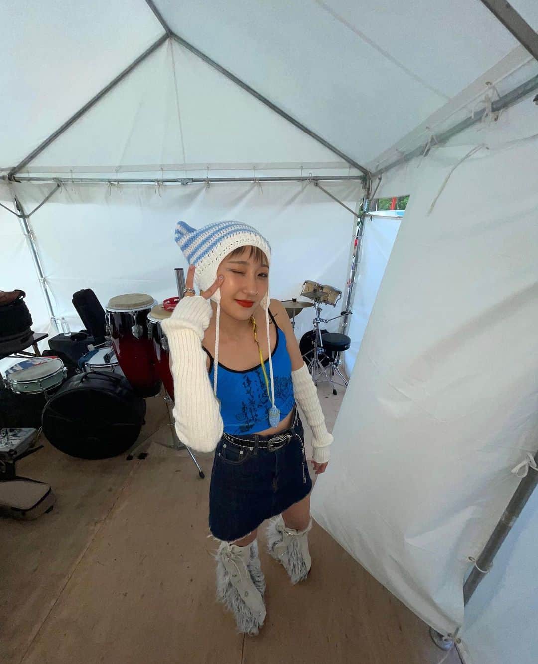 あっこのインスタグラム：「2023.6.3.福島GO OUT CAMP @goout_camp  BAND SET @ohtakekohhan @tatsurowmatsuda   1.GRRRLISM 2.TRACK GRRRL 3.DARA DARA 4.POWER SPOT 5.THIS IS ME 6. MY NAME 7.開戦前夜 8.電光石火 9.余裕 10.ウルトラジェンダー  無事に行けるかドキドキしながらたどり着いた果ては天国でした🐉☁️💕 嵐くぐりぬけたみんなの、前のめりで楽しむパワーが超〜かわいかった😍❤️どんな場所もpower spot作りにいくので、またあそぼうね！！！  次回LIVEは 🌠6/16(金)高円寺UFO CLUB 🌠6/25(日)川崎すくらむ21 🌠6/30(金)下北沢BASEMENT BAR  #akkogorilla  #live #band #GOOUT #CAMP #gooutcamp」