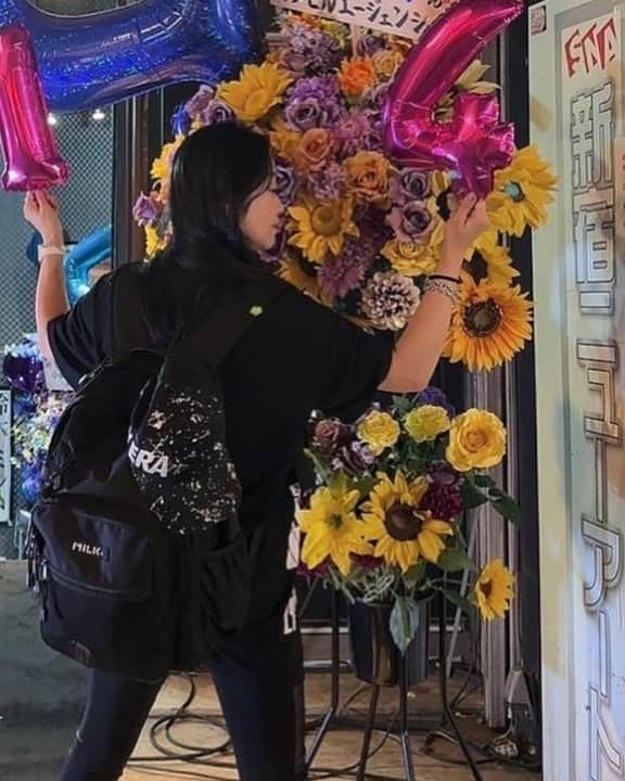 のインスタグラム：「昨日は踊り子さんはじめ、来ていた皆様の時間を頂き自分の周年お祝いをしていただきました。 14周年というとても長い時間を踊り子として頑張らせて頂き本当に嬉しいっす。 色々やらかしたりしたが 今の自分でいれるこの場所をくださった、関係者、仲間、お客様へ  今までありがとうございます😊  そして これからも頑張らせて下さい。  コム！」