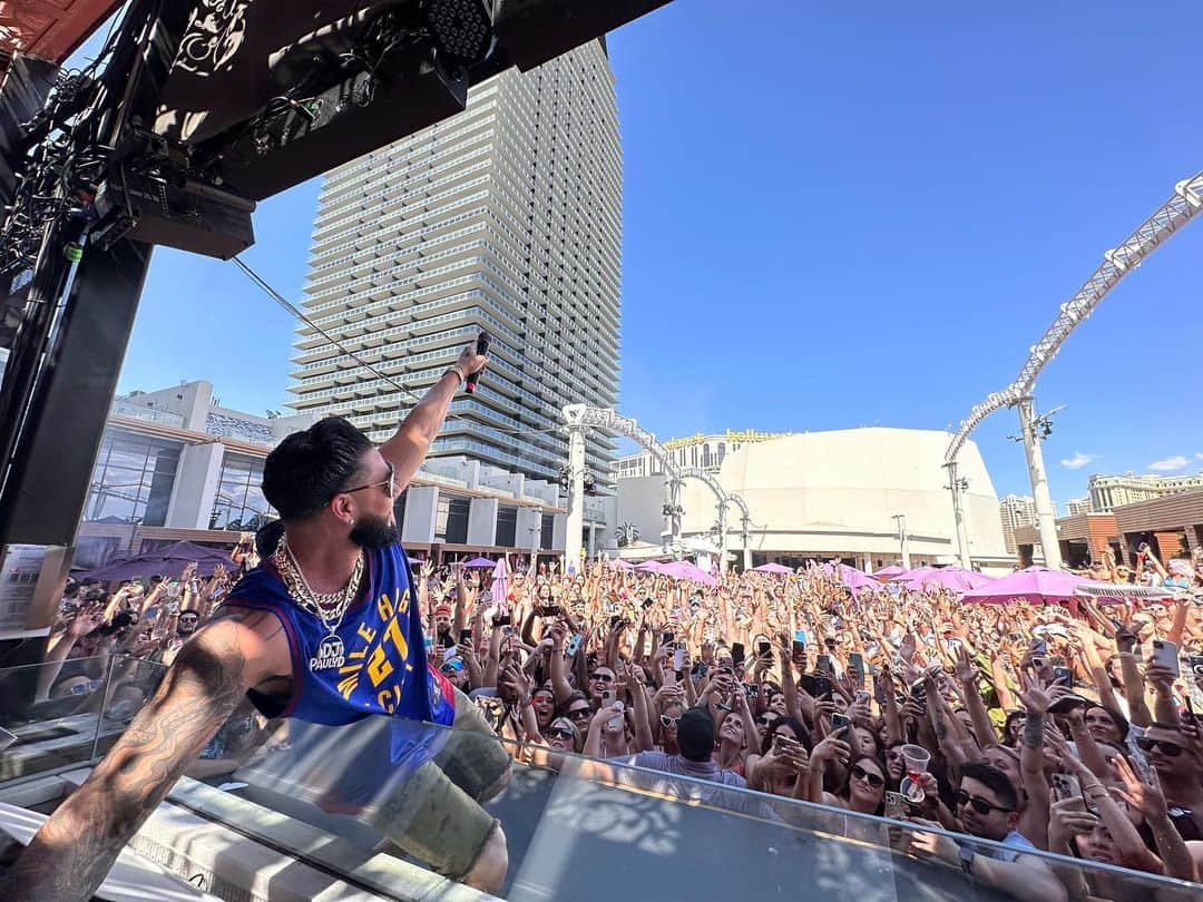 Pauly Dのインスタグラム：「Vegas Pool Parties = Next Level! 🙌🙌🙌 Comment Down Below If You Were There And Who’s Coming To The Next One ☀️😎」