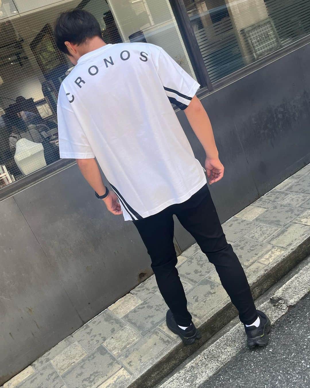 上田剛史さんのインスタグラム写真 - (上田剛史Instagram)「CRONOS✨  今一番きてるアパレルブランド @cronos_apparel  デザイン、サイズ感最高。 着心地もっと最高。  #cronos」6月4日 12時30分 - tsuyoshi50