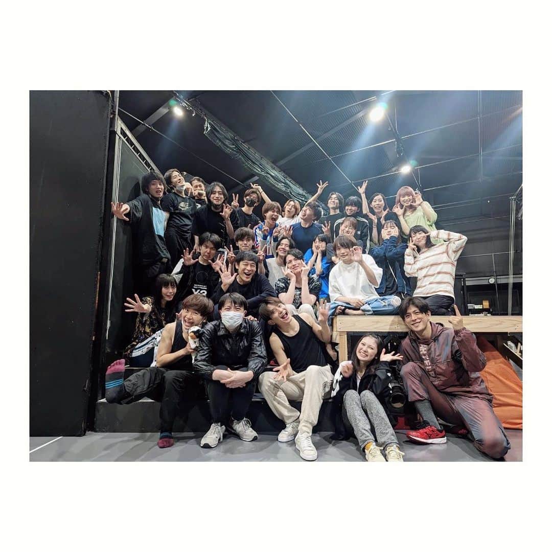 夢月せらのインスタグラム：「稽古場での全ての稽古が終わりました。 演劇を、舞台を、文豪ストレイドッグスを心から愛してるカンパニー。  想いが溢れすぎて言葉にすることが日に日難しくなってる。  終わって欲しくないけどお客様に見てもらって完成するものだから早く見てもらいたい気持ちもいっぱい。  まずは大阪へ💪文ステカンパニーの旅が始まりますっ✨   #文ステ」