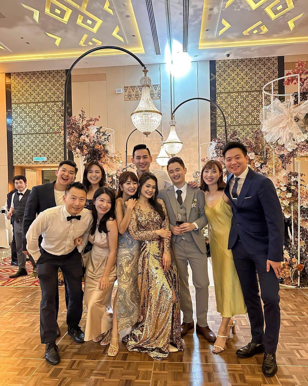 郭圈圈のインスタグラム：「大老遠從台灣到馬來西亞Desaru就是為了 @sherriii1220 的婚禮🫶🏻 一整天下來真的是溫馨感人又開心💓泛淚了好多次🥹  歡迎Sherry、武士兒、黑桃妹妹、黑長臂猿🦍加入人妻行列🥰（綽號好多🤣）一起幸福快樂♥️♥️♥️ （有些人問我為什麼要辦在馬來西亞，因為人家就嫁到那兒呀😆） - #20230506 #圈圈去馬來西亞🇲🇾」