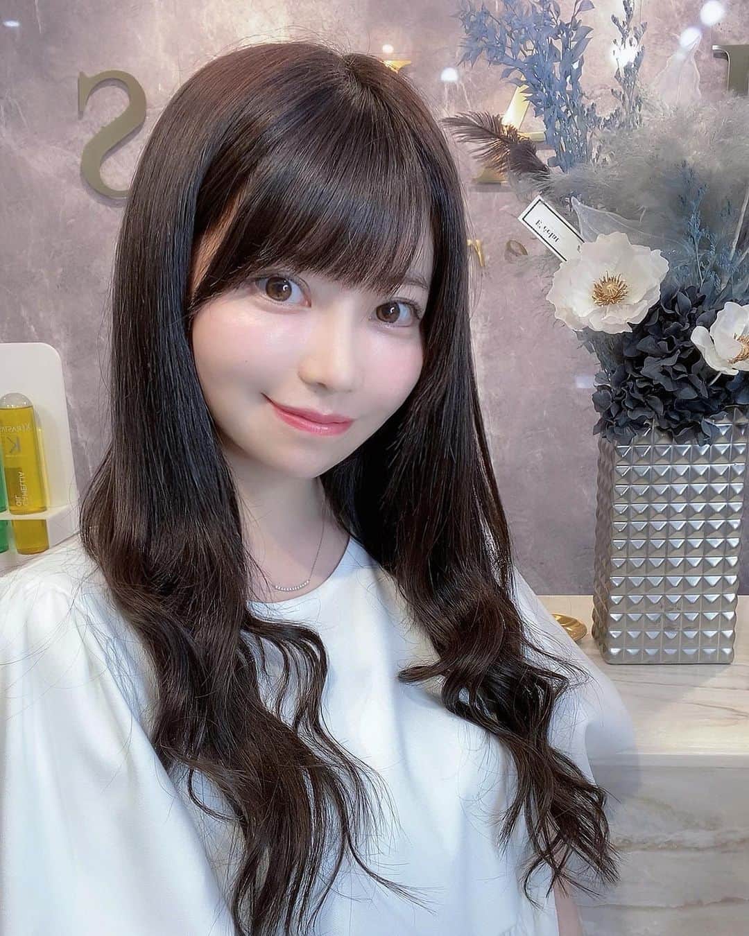 ゆでたまごのインスタグラム：「⁡ ⁡ ロングのゆでたまごどうかな？？ エクステが自然過ぎる！って皆に褒めてもらった🫶🏻🤍嬉 ⁡ 長くするとショートとかボブにもしたくなる、、うぅ、、、🫠💭 ⁡ 今年は色んな髪型、髪色に挑戦するよぉ🥺⸜❤︎⸝ 活動も色んなことに挑戦する🤍 ⁡ 見守っててください🥺🙌🏻💓 ⁡ #ゆでたまご #エクステ #カラー #トリートメント #黒髪ロング #🥚 #🫧 #🌧」