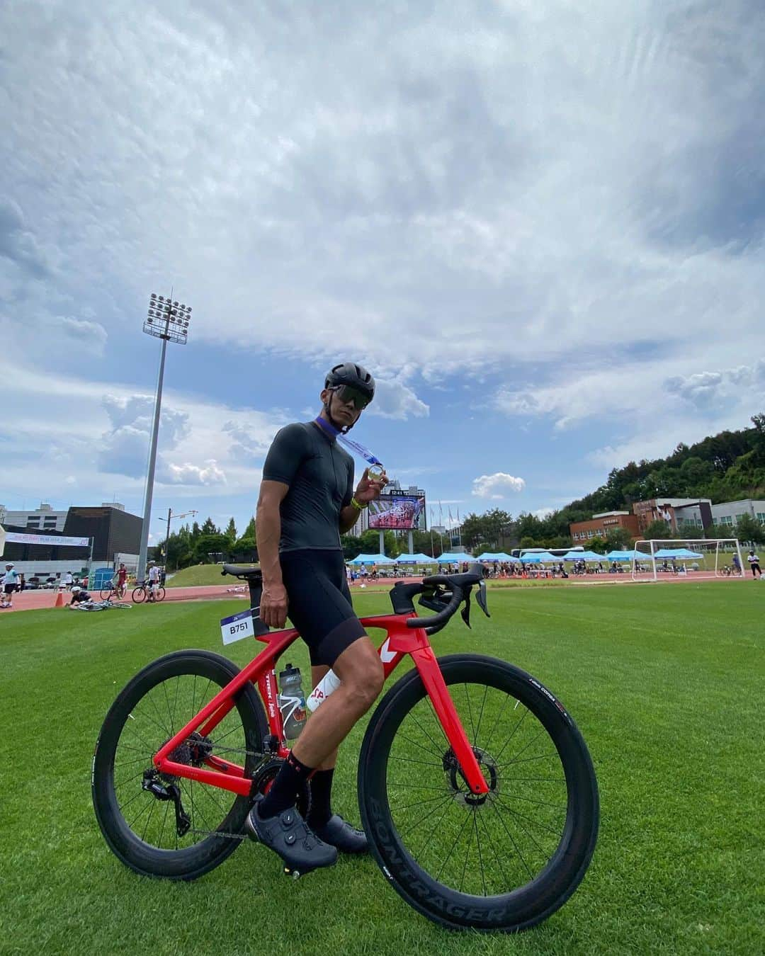 ジヌションさんのインスタグラム写真 - (ジヌションInstagram)「🚴‍♂️ 2023 가평 자라섬 그란폰도 메디오 완주 오늘도 즐겁게 라이딩 했다! #가평그란폰도  @trekbicyclekorea  @garmin_korea  #TREK #트랙 #마돈 #GARMIN #가민 #앳지840 #포러너965」6月4日 12時57分 - jinusean3000