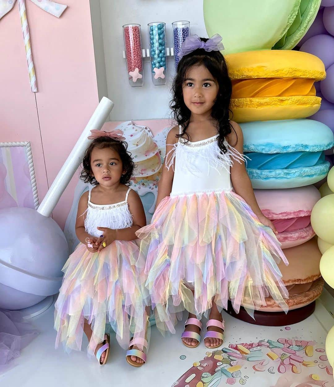 laurag_143さんのインスタグラム写真 - (laurag_143Instagram)「Today was SWEET 🎉🍭🍰 My heart is filled with sooo much joy!! Ella & Myla had the best time celebrating their birthdays 🥳 🎉 Seeing their excitement made all the hard work put into their party worth it! Thank you to everyone who came to celebrate with us, you all made it soooo special ❤️」6月4日 12時50分 - laurag_143