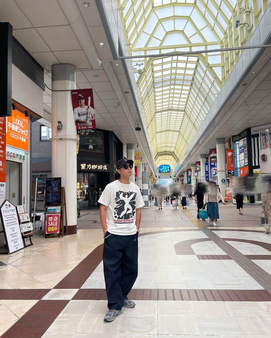 TAKAHIROさんのインスタグラム写真 - (TAKAHIROInstagram)「宮城県は仙台の旅。  🌳🌲杜の都仙台🌲🌳  仙台駅について、 まずは腹ごしらえ‼︎  クリスロード商店街を散歩しながら向かったお店は、 『山形蕎麦と炙りの焔藏 一番町店』 オススメの“ゲソ天板そば”をいただき…これが激美味っ‼︎  また食べたい。今食べたい。 　 そして、恒例の 古着屋巡り✨✨  『ONE DAY STORE sendai』にお邪魔し、またまた良い出会いが😂  いつか、落ち着いたら 出会ってきた古着アイテム紹介でもしましょうかね👍  定禅寺通を散歩し、 最高な気分で、会場入り。  この日はドハマりしてる “あなして”の放送日。 早く観たい僕は、 ガンちゃんポーズで写真を撮って会場を後にしました。  実は…ここだけの話… 次の日も仙台を堪能したんです🤣  その模様は、またいつか何かで ご覧いただけます。」6月4日 12時55分 - exiletakahiro_official