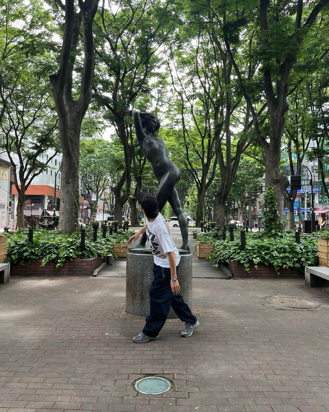 TAKAHIROさんのインスタグラム写真 - (TAKAHIROInstagram)「宮城県は仙台の旅。  🌳🌲杜の都仙台🌲🌳  仙台駅について、 まずは腹ごしらえ‼︎  クリスロード商店街を散歩しながら向かったお店は、 『山形蕎麦と炙りの焔藏 一番町店』 オススメの“ゲソ天板そば”をいただき…これが激美味っ‼︎  また食べたい。今食べたい。 　 そして、恒例の 古着屋巡り✨✨  『ONE DAY STORE sendai』にお邪魔し、またまた良い出会いが😂  いつか、落ち着いたら 出会ってきた古着アイテム紹介でもしましょうかね👍  定禅寺通を散歩し、 最高な気分で、会場入り。  この日はドハマりしてる “あなして”の放送日。 早く観たい僕は、 ガンちゃんポーズで写真を撮って会場を後にしました。  実は…ここだけの話… 次の日も仙台を堪能したんです🤣  その模様は、またいつか何かで ご覧いただけます。」6月4日 12時55分 - exiletakahiro_official