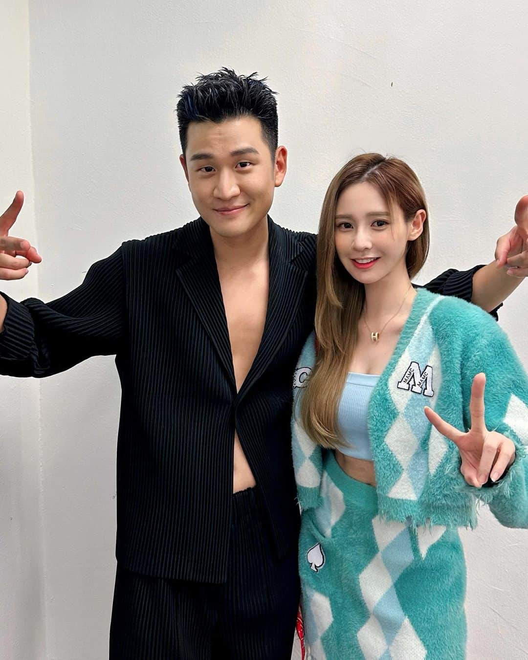 Yumi Wongのインスタグラム：「會不會太好聽了👏😍 @ericchou0622  今晚繼續Good show哦！今晚別把全場唱哭了🥹🤣🥂🎉🎉🎉」