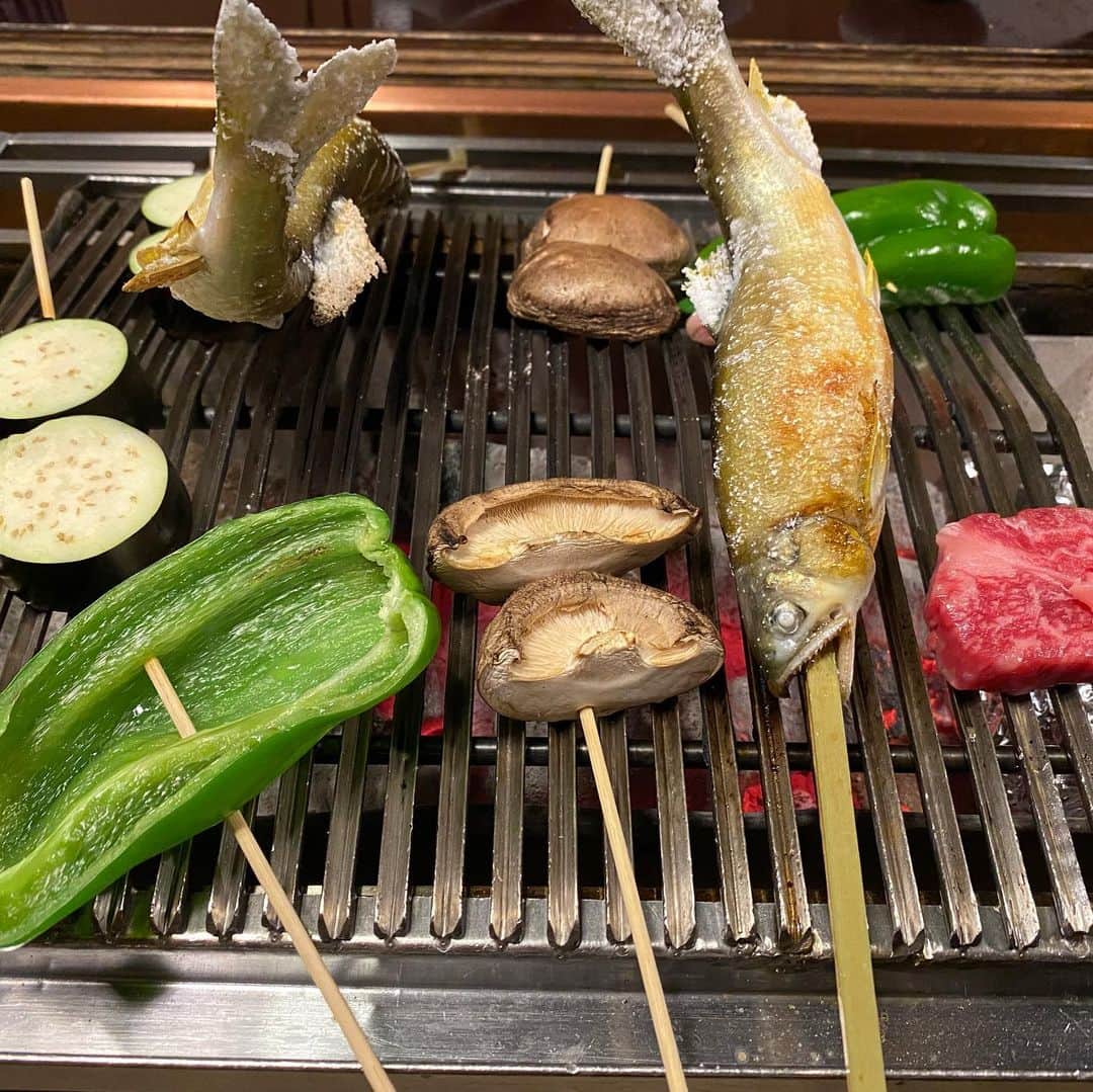 林千晶さんのインスタグラム写真 - (林千晶Instagram)「ゆっくりした東京の週末。 午後から晴れてきたので、瀬音の湯までドライブ。夕飯は黒茶屋でちょっとおしゃれな伝統料理を食べました。  想像していたよりずっと楽しくて、もうけもの！」6月4日 13時11分 - chiaki_0808