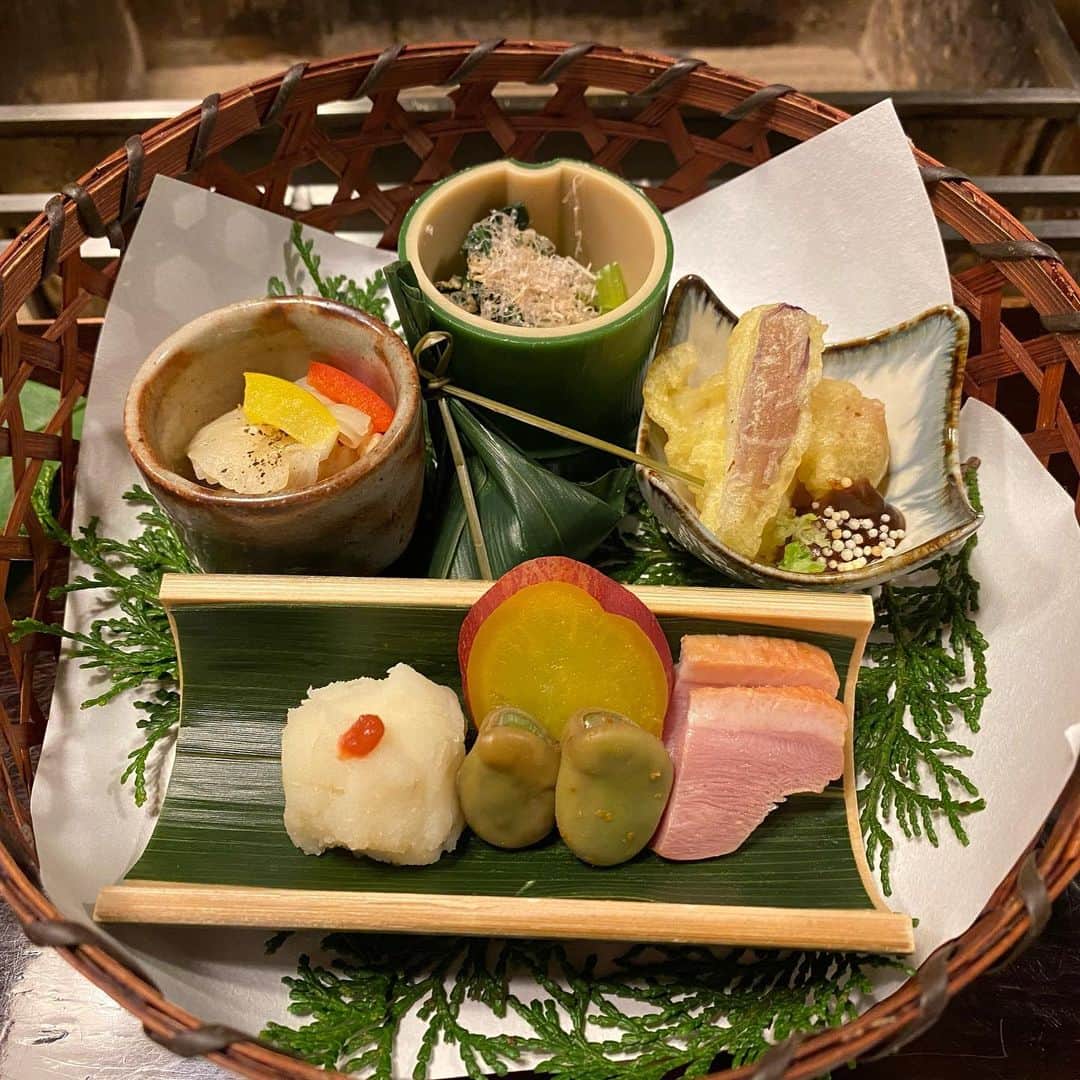 林千晶さんのインスタグラム写真 - (林千晶Instagram)「ゆっくりした東京の週末。 午後から晴れてきたので、瀬音の湯までドライブ。夕飯は黒茶屋でちょっとおしゃれな伝統料理を食べました。  想像していたよりずっと楽しくて、もうけもの！」6月4日 13時11分 - chiaki_0808
