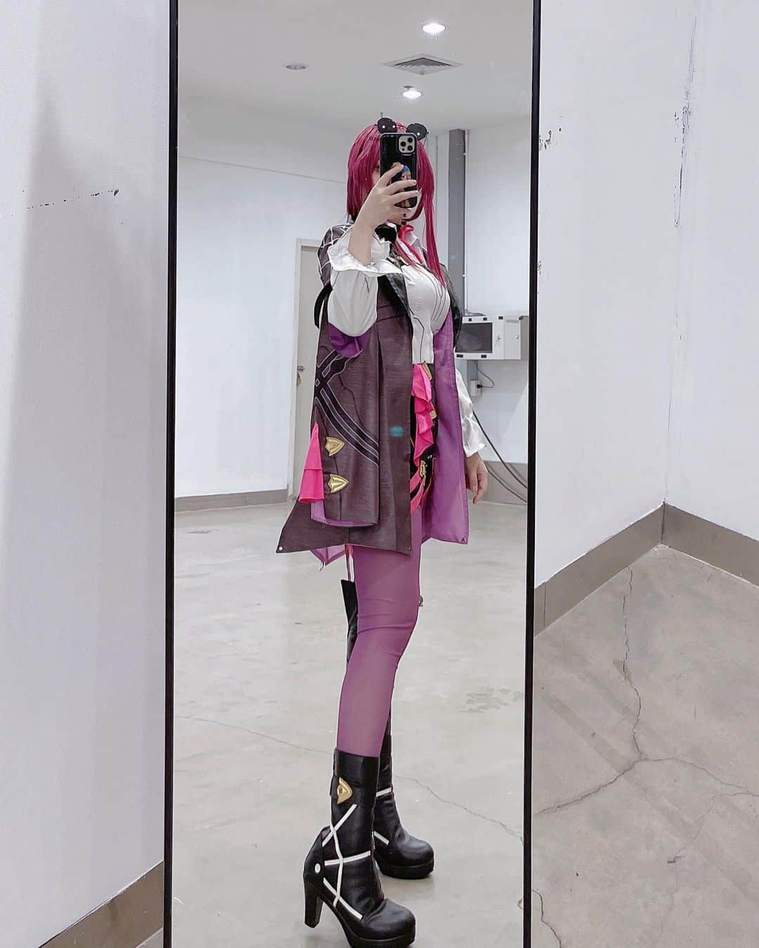 千尋さんのインスタグラム写真 - (千尋Instagram)「Maruya DAY2❤️  Booth&Cheki time  12:00pm-18:00pm  #maruya  #cosplay #honkaistarrail #kafka」6月4日 13時32分 - chihiro_chang