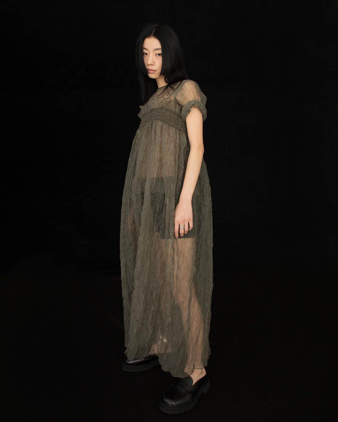 leinwande_officialさんのインスタグラム写真 - (leinwande_officialInstagram)「ㅤㅤㅤㅤㅤㅤㅤㅤㅤㅤㅤㅤㅤㅤㅤㅤㅤㅤㅤㅤㅤㅤㅤㅤㅤㅤ leinwände 23pre-fall collection -Recycle Organdy Pleats Dress- ㅤㅤㅤㅤㅤㅤㅤㅤㅤㅤㅤㅤㅤ An original material that expresses random pleats with recycled polyester organdy.  #leinwande #leinwände」6月4日 13時24分 - leinwande_official