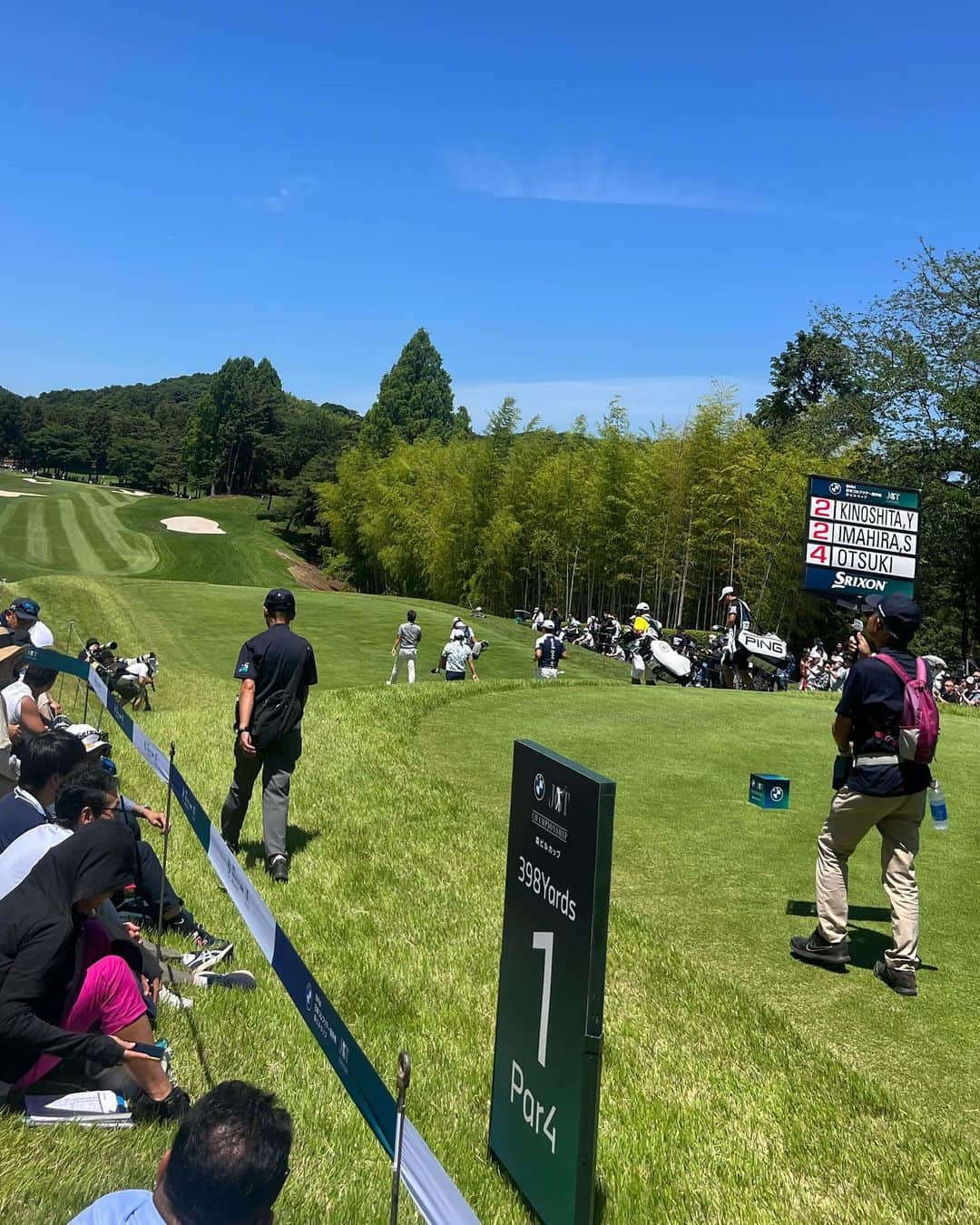 山内鈴蘭さんのインスタグラム写真 - (山内鈴蘭Instagram)「男子ゴルフ【BMW日本ゴルフツアー選手権森ビルカップ2023】観戦してきました😆🔥  大雨の大混戦の中、最後まで戦い抜く選手がカッコ良すぎました。 最終日は快晴☺️ギャラリーも多くかなり盛り上がってました！！！  BMWの車が沢山展示されていて 優勝の車は【THE X７】や ホールインワン賞の【Ｉ７】など 豪華でキラキラな会場に夢が溢れていました😍  実際に車内を見たり、座ったり、触れたりも出来て、最高ランクの質の高さに感動🥺スポーティーなフォルムに車内は高級感溢れ、カッコ良すぎたなぁ😭👊  BMWのＩ７はスワロフスキーがライトと車内にあしらわれていて、キラキラ😳✨  車の概念を超えた！！！！！👊  そして、有難いことにVIPラウンジにお邪魔させて頂き、美味しいお料理とお酒で大人の嗜みを感じたよ。。🥺🥺🥺  紺野ゆりちゃん(@yuri_konno_official )ちゃんが誘ってくれて、ゴルフトークしながら試合見るのちょー楽しかった❤️  男子プロの試合は、 迫力が本当に違う！！！  常時300ヤード近く飛ぶドライバーと、グングン伸びる球筋、バックスピンのコントロールショット🔥🔥🔥  かっこよすぎたぁぁぁ😤👊  #ゴルフ #男子ゴルフ #BMW #bmw日本ゴルフツアー選手権森ビルカップ #宍戸ヒルズカントリークラブ #車 #ゴルフツアー #ゴルフ観戦 #ゴルフ女子 #ゴルフ好きな人と繋がりたい #ゴルフ場 #ゴルフトーナメント #男子プロゴルファー」6月4日 13時30分 - xxsuzuranxx