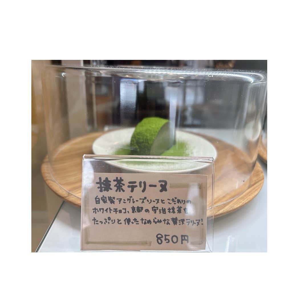 城華阿月さんのインスタグラム写真 - (城華阿月Instagram)「うんまっ😋 #抹茶テリーヌ  #絶品  #バスクチーズケーキ も #うんまい 👍 バクバク食べたかったけど おすましして気取って食べた🤣 スタッフ君も💯 #お気に入り カフェ に入りましたー 美味しすぎて急遽#お持ち帰り も🛍️ #お家カフェ しよっと🎵 @cafe_1_part  #カフェワンパート  #江戸川橋  初めて降りました🚃 #ガトーショコラ も #プリン も #シフォンケーキ も気になる💕 #イートイン も#テイクアウト も 事前予約できるから嬉しい❣️ #😋 #ごちそうさまでした #🙏」6月4日 13時30分 - azuki__joka