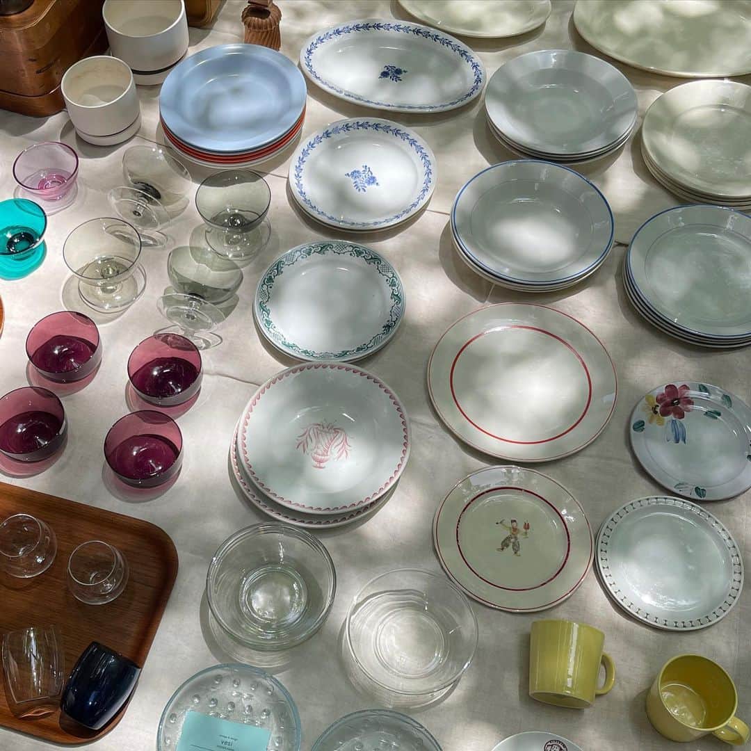 吉成亜美さんのインスタグラム写真 - (吉成亜美Instagram)「楽しすぎました。楽しすぎて1人で4時間いました。  並んでいると余計に可愛くて、全部欲しくなる… #大江戸骨董市#古物#食器#北欧食器#アンティーク#vintagemarket」6月4日 13時40分 - amiyoshinari