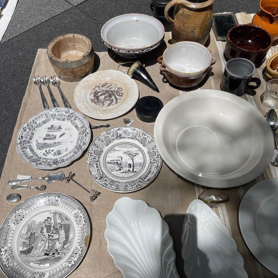 吉成亜美さんのインスタグラム写真 - (吉成亜美Instagram)「楽しすぎました。楽しすぎて1人で4時間いました。  並んでいると余計に可愛くて、全部欲しくなる… #大江戸骨董市#古物#食器#北欧食器#アンティーク#vintagemarket」6月4日 13時40分 - amiyoshinari