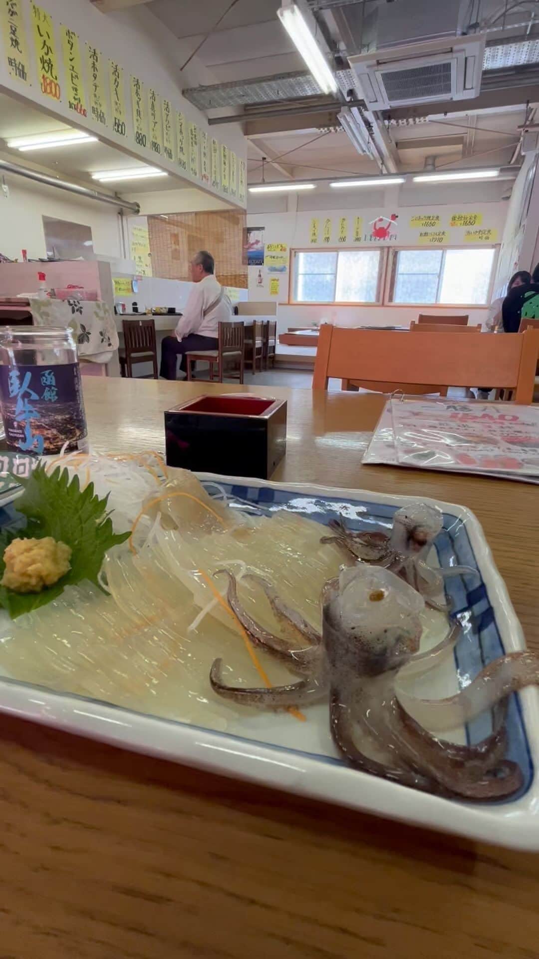 のインスタグラム：「やっぱ活イカ食べねーと始まらんw #やまだひさし #ラジオ #DJ #函館 #GLAY #聖地巡礼」