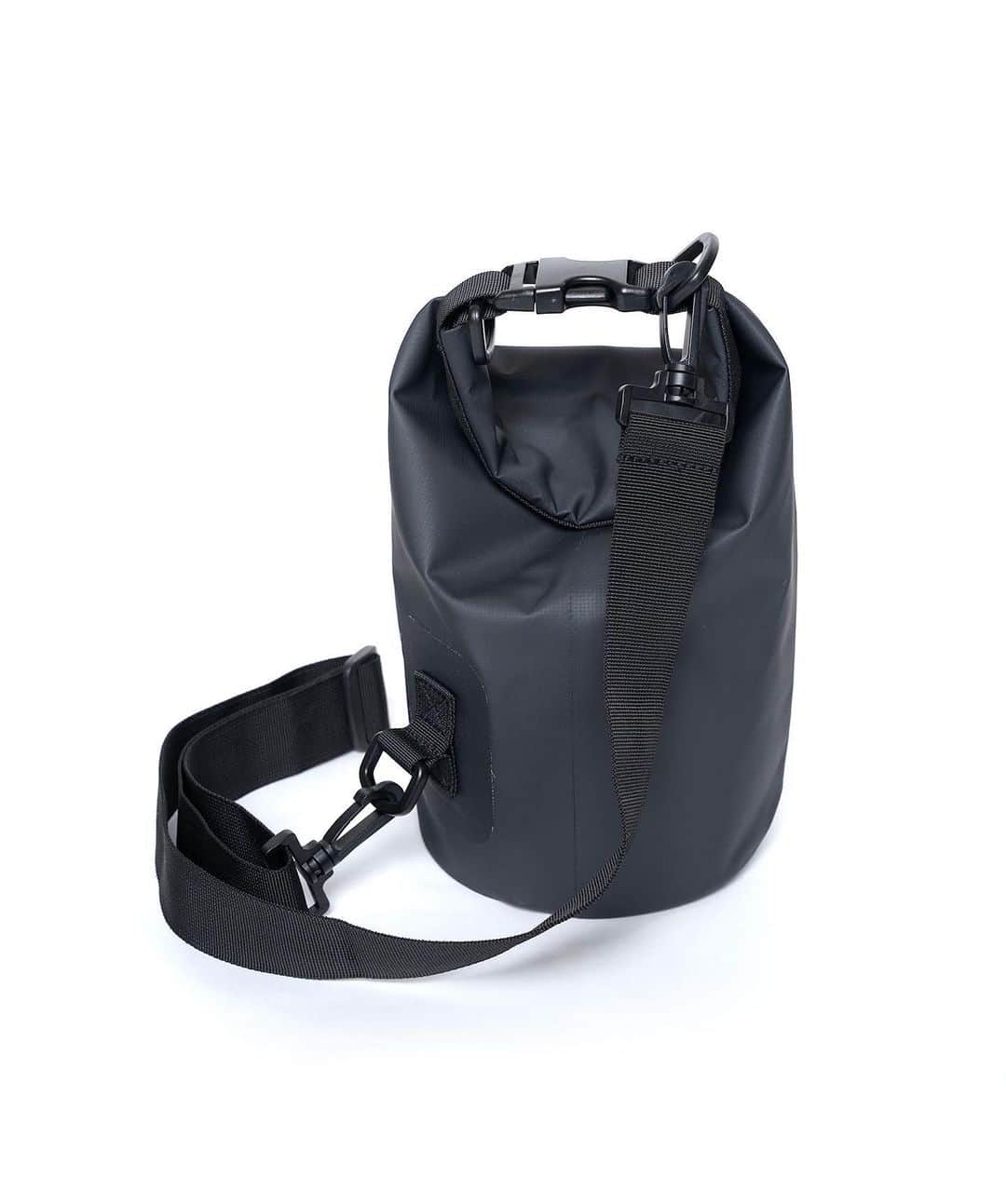 yoshio kuboさんのインスタグラム写真 - (yoshio kuboInstagram)「⁡ 【Online Exclusive】Shark Bag オンライン限定アイテムが間も無く入荷！  発売日 : 2023.6.9(金) 8pm ⁡ #yoshiokubo  #thinkbeforewear #ヨシオクボ #ykgf」6月4日 14時00分 - yoshiokubo_official