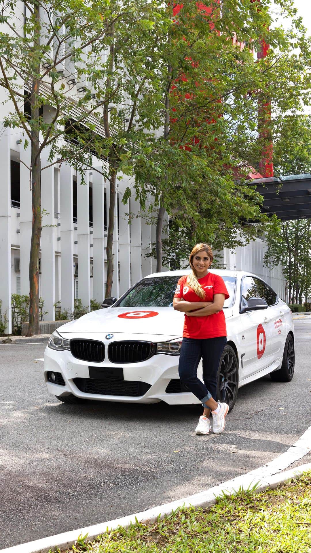 エアアジアのインスタグラム：「Get ready to redefine your travel experience - starting tomorrow! 🚗💨  Stay tuned and follow us for the reveal! 👋🏻😉  #airasiasuperapp #airasiaride #premiumrides」