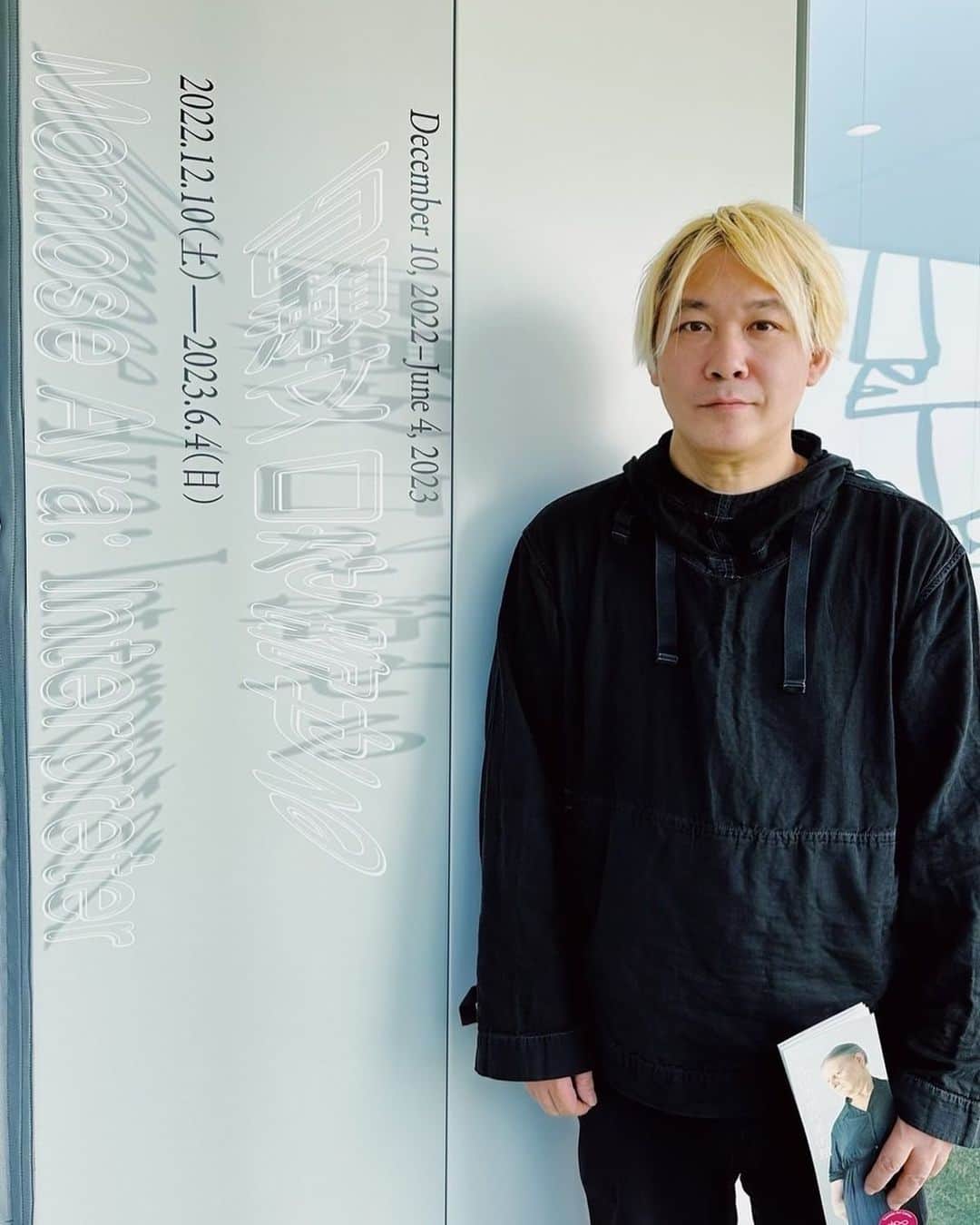 津田大介のインスタグラム：「十和田市現代美術館で開催されていた百瀬文「口を寄せる」滑り込みで見てきました。音や声をテーマにした新旧作がバランスよく配置され、統一感という意味でも良かったし、幅広い年代の観客がじっくり見入っていたのが印象的でした。  あとこの時期の青森は最高ですね。  #百瀬文 #百瀬文口を寄せる」