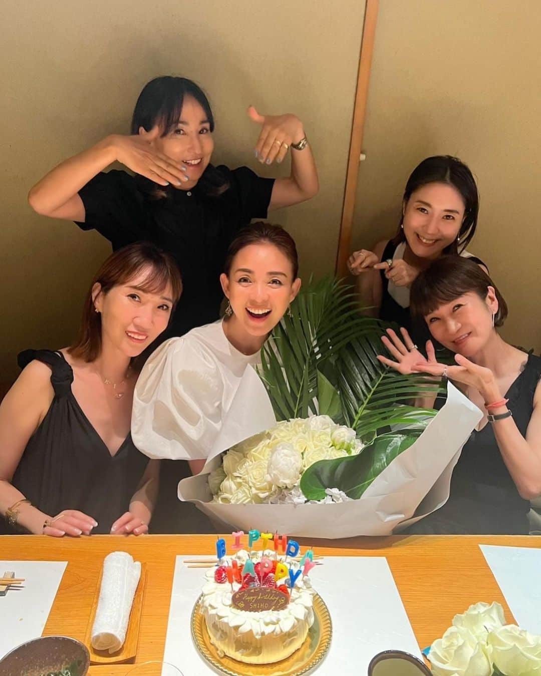 佐々木敬子さんのインスタグラム写真 - (佐々木敬子Instagram)「.  Happy Birthday SHIHO❤️❤️❤️ 昨夜は、ちょっぴり早めのお誕生日のお祝い🥂✨  自由奔放な私達だけどやればできる （自画自賛）という事でコソコソ計画したサプライズバースデー！ サプライズ大成功ーー❤️✨ と、、思っていたけど、、、 感のいい、しほには、 やっぱりうっすらバレてた😂🤣🤣  しほとは、本当に長ーいお付き合いだけど、しほからはからはいつもたくさんの愛と優しさとHappyをもらってる いつも感謝しかない✨ いつもありがとうーー💕💕💕 たくさん話して笑ってばかりの楽しい時間✨始まる前はドキドキバタバタでしたが、 良い夜でした✨ また、リベンジしましょ😂 私達の小芝居を思い出すだけで、また笑える…  お店の個室の壁には、「一期一会」  #happybirthday」6月4日 15時30分 - keikosasaki_mylan